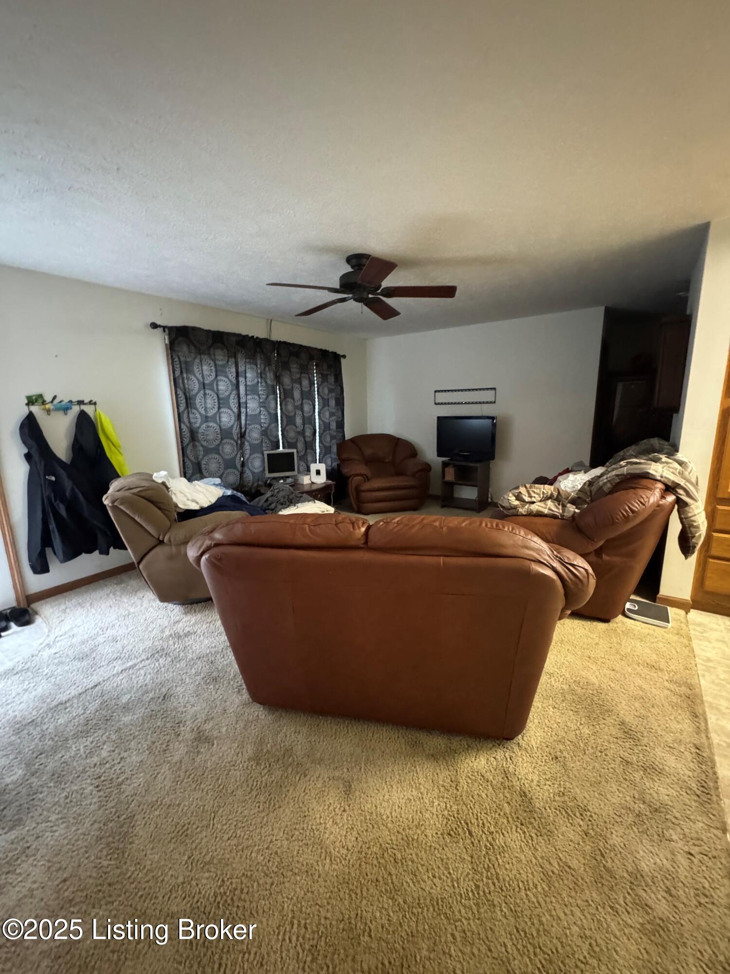 407 Maple Ct Property Photo 8