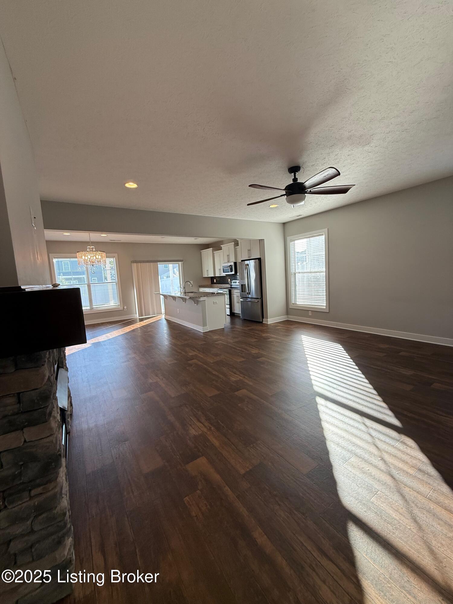 858 Star Ave Property Photo 5