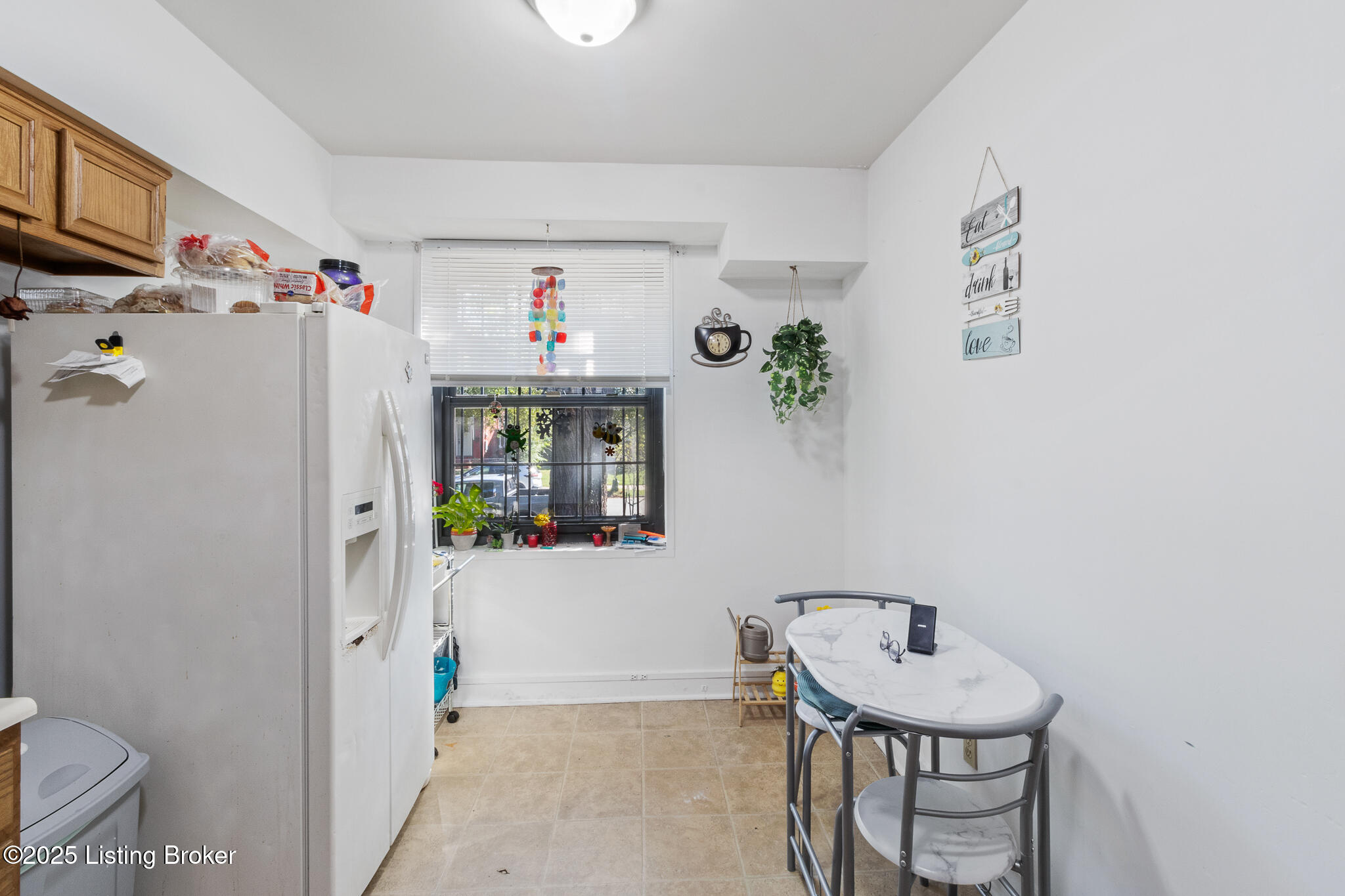 12 College Ct Property Photo 6