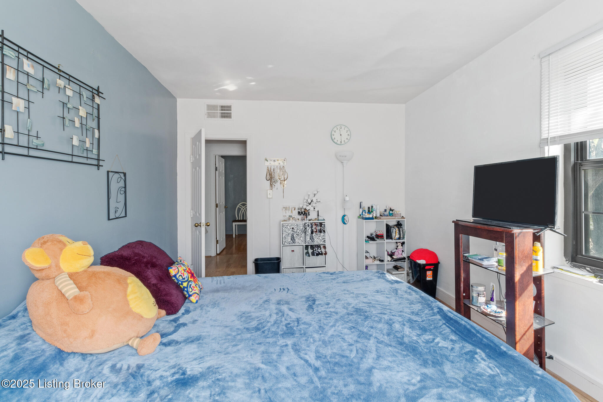 12 College Ct Property Photo 13