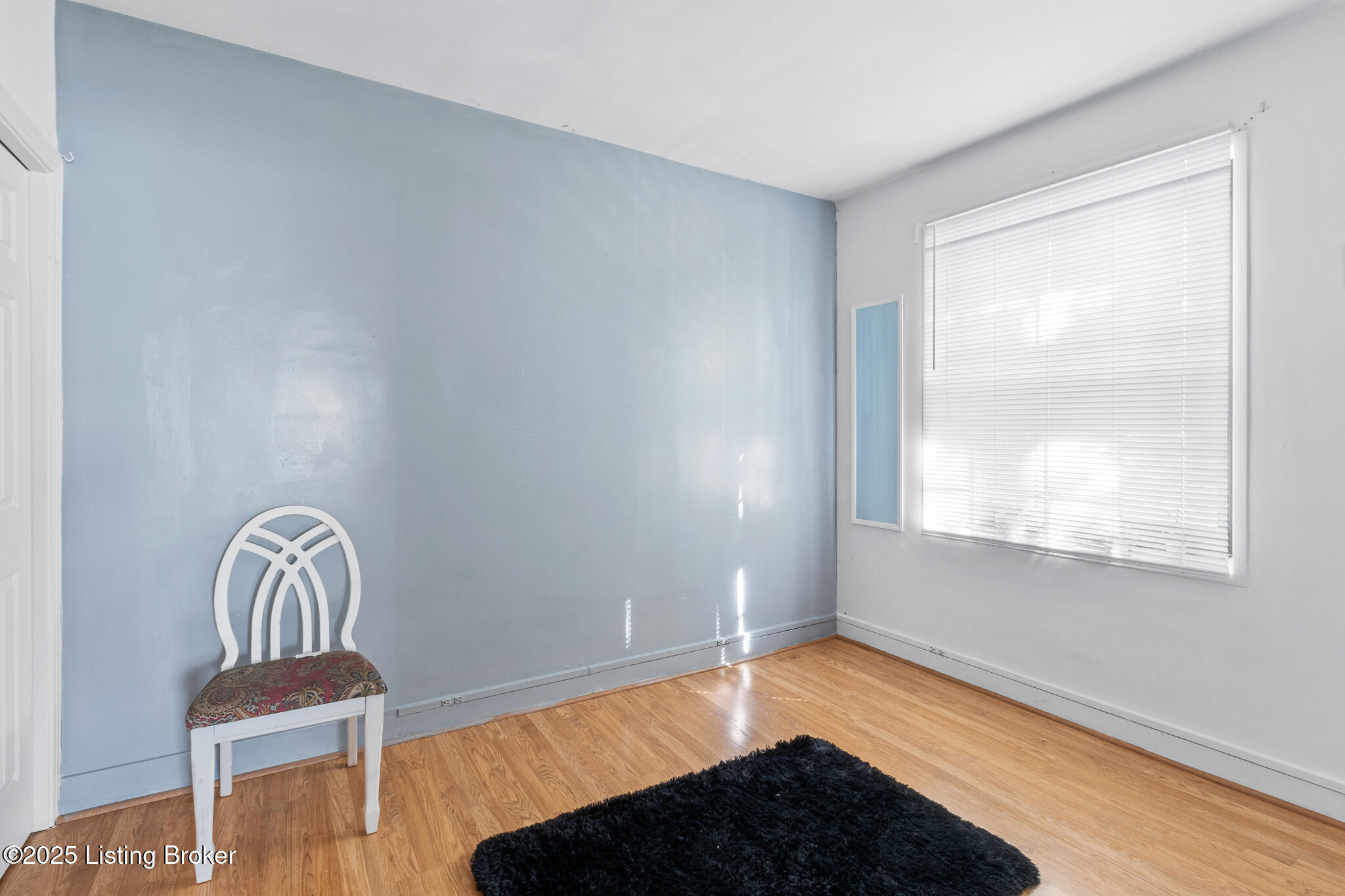 12 College Ct Property Photo 15