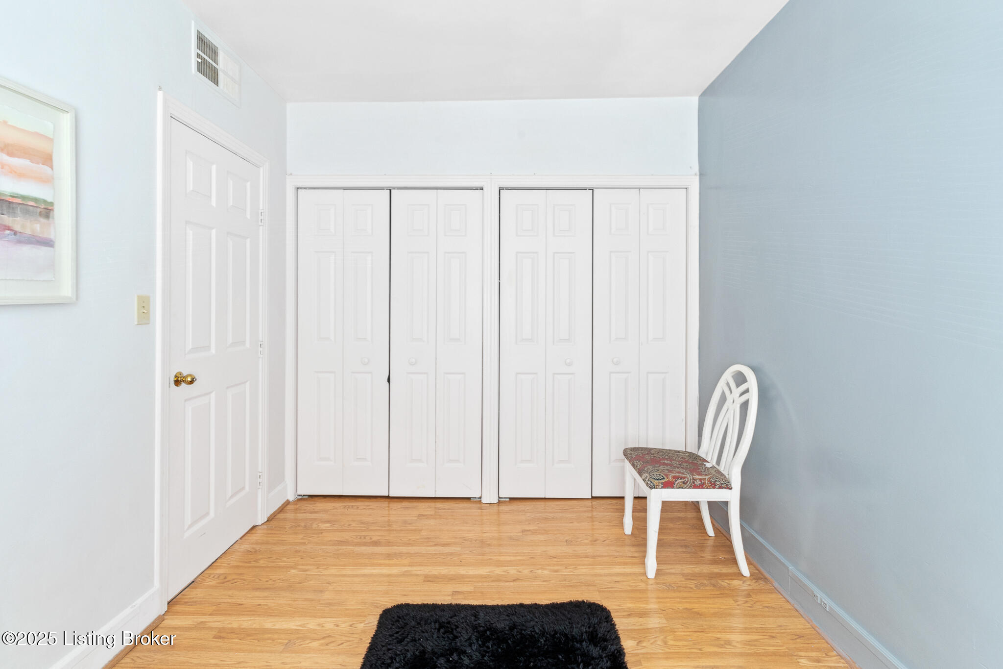 12 College Ct Property Photo 16