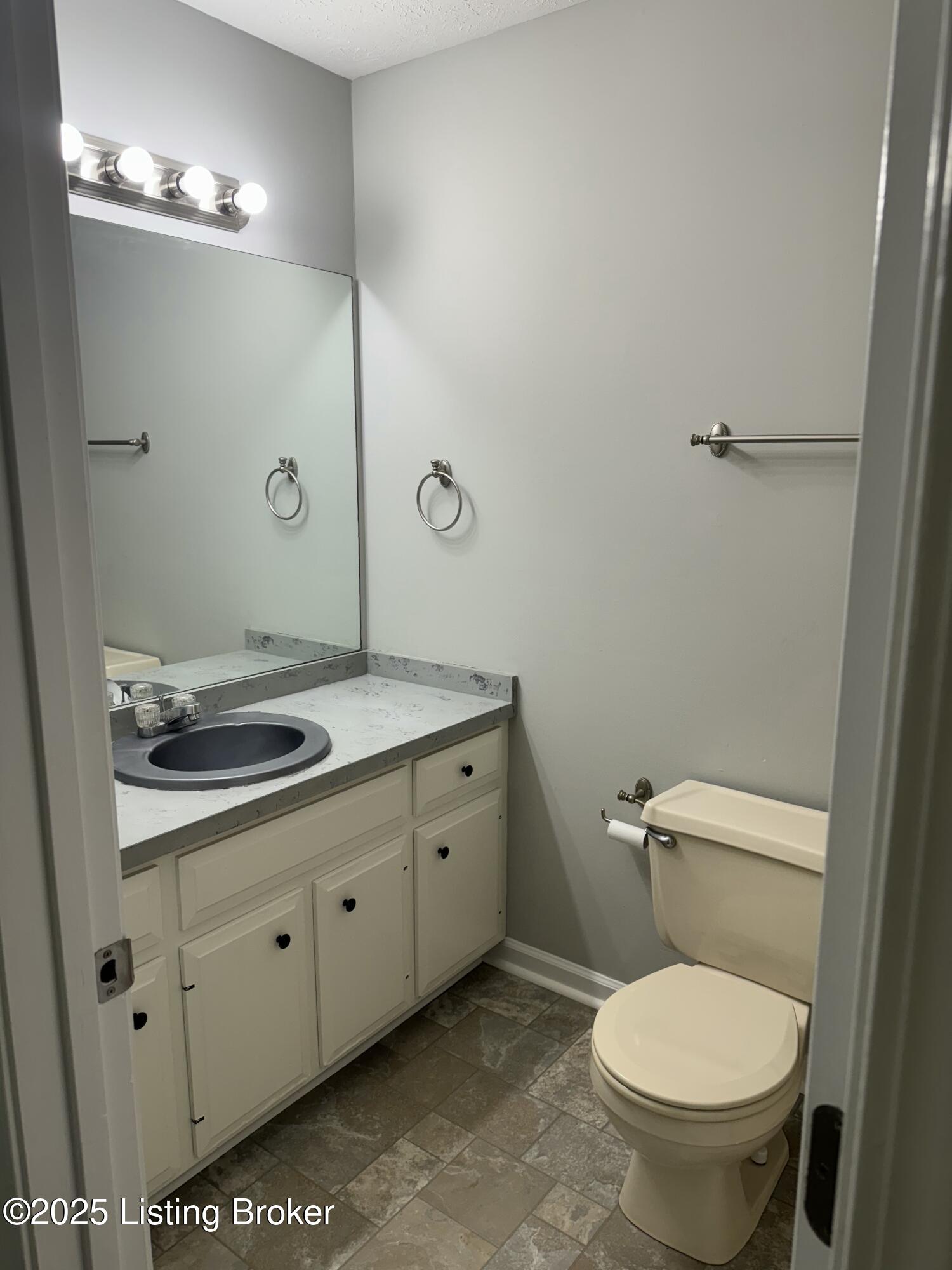 1220 Shepard Way Property Photo 11
