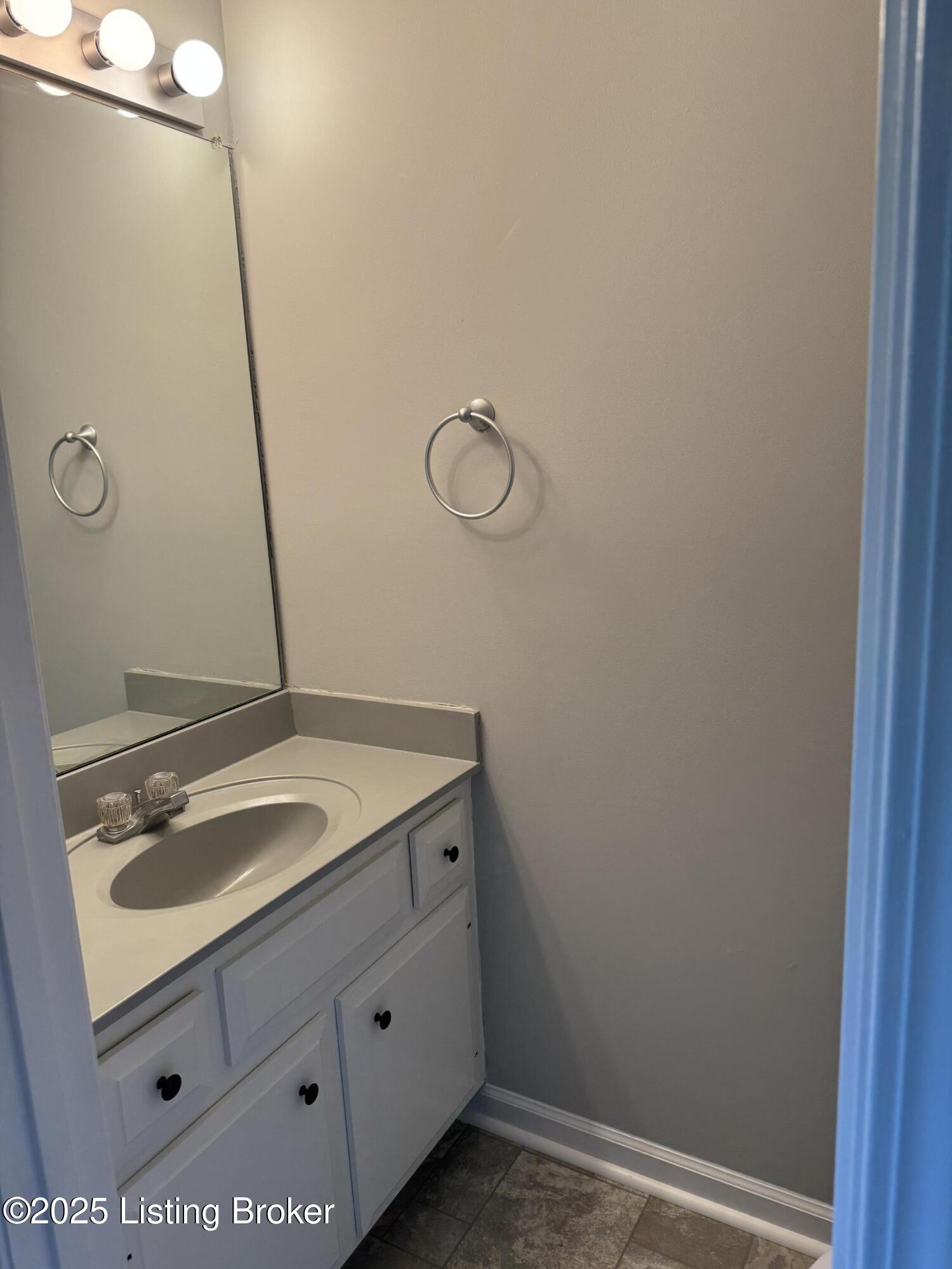 1220 Shepard Way Property Photo 15