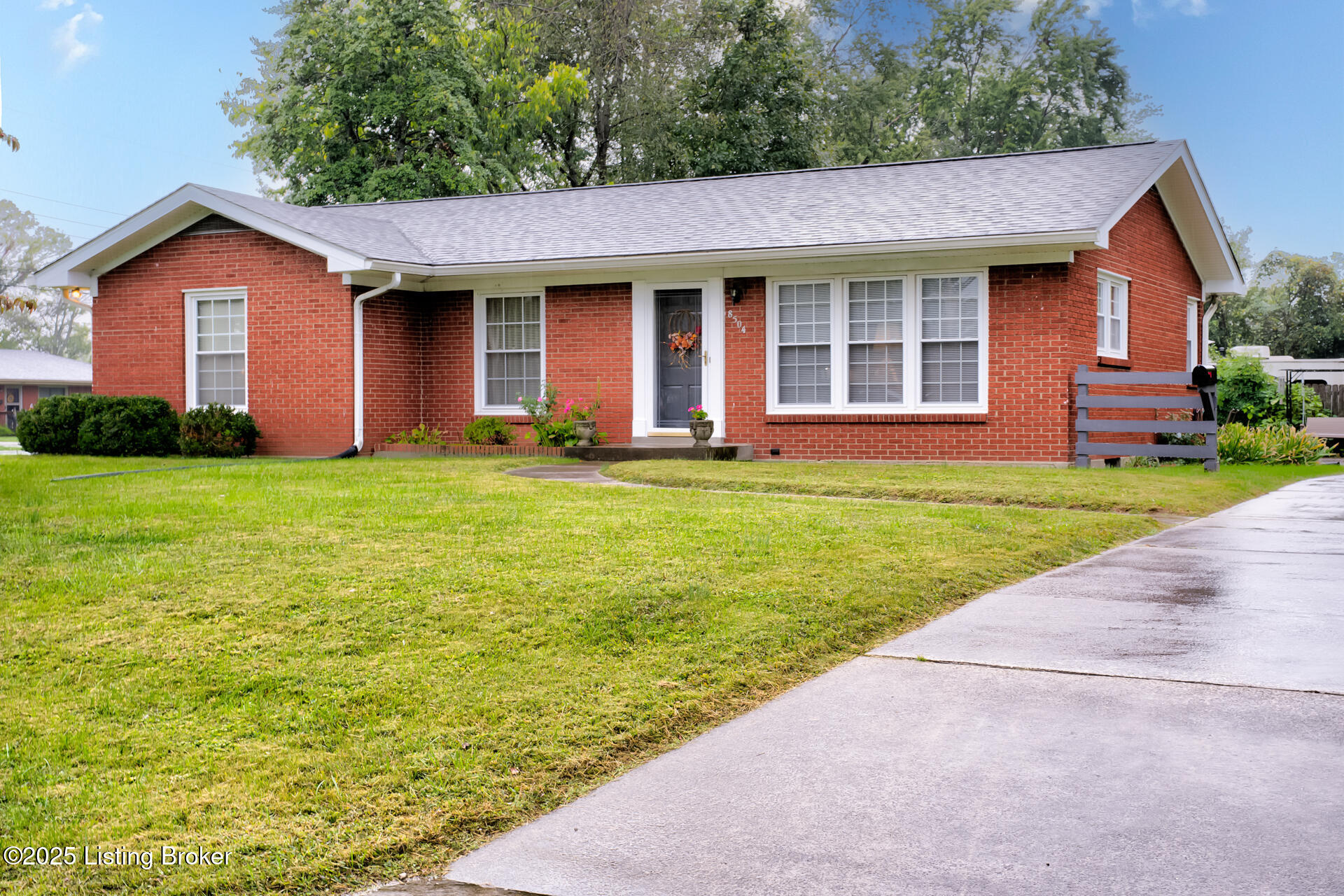 8504 Denise Dr Property Photo 1