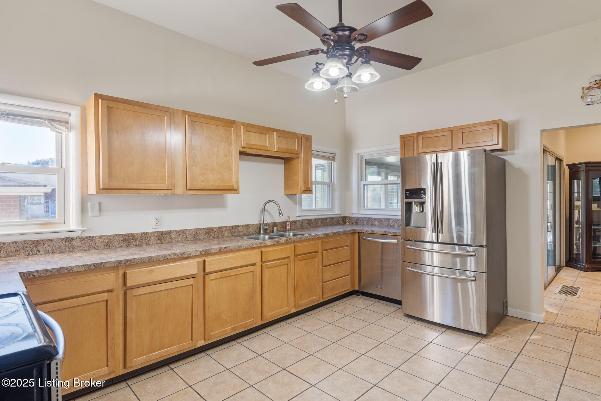 3525 Capri Dr Property Photo 8