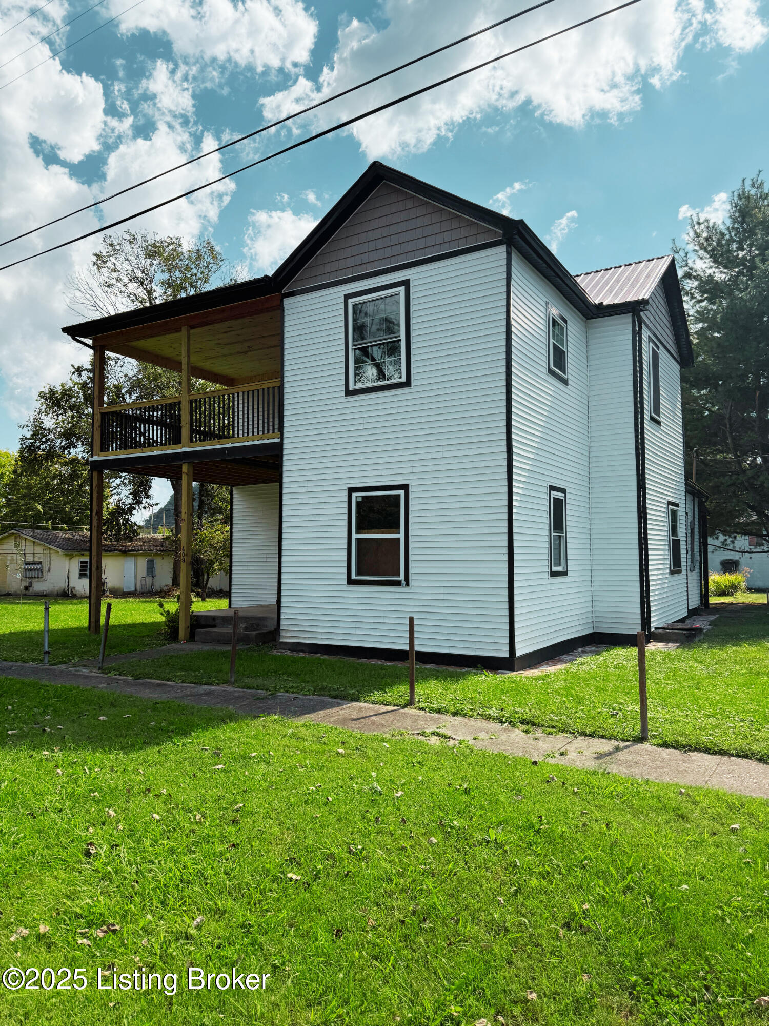 409 Elm St Property Photo 1