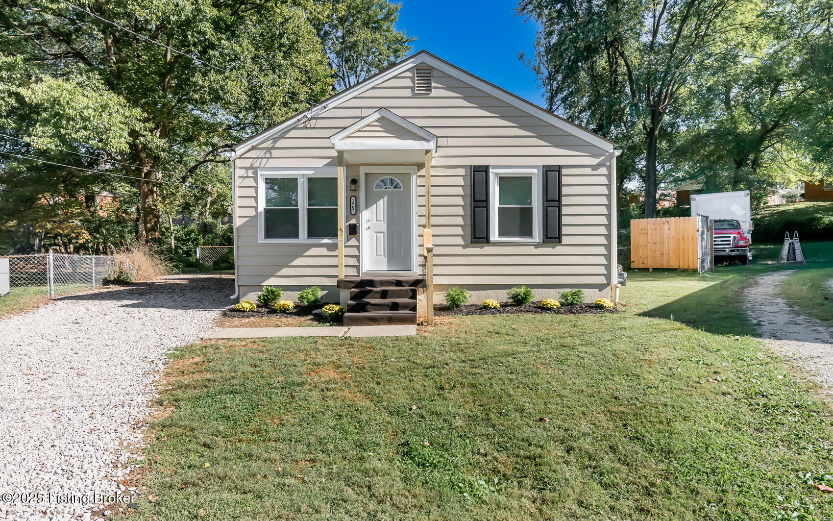 1902 Hazelwood Ct Property Photo 1