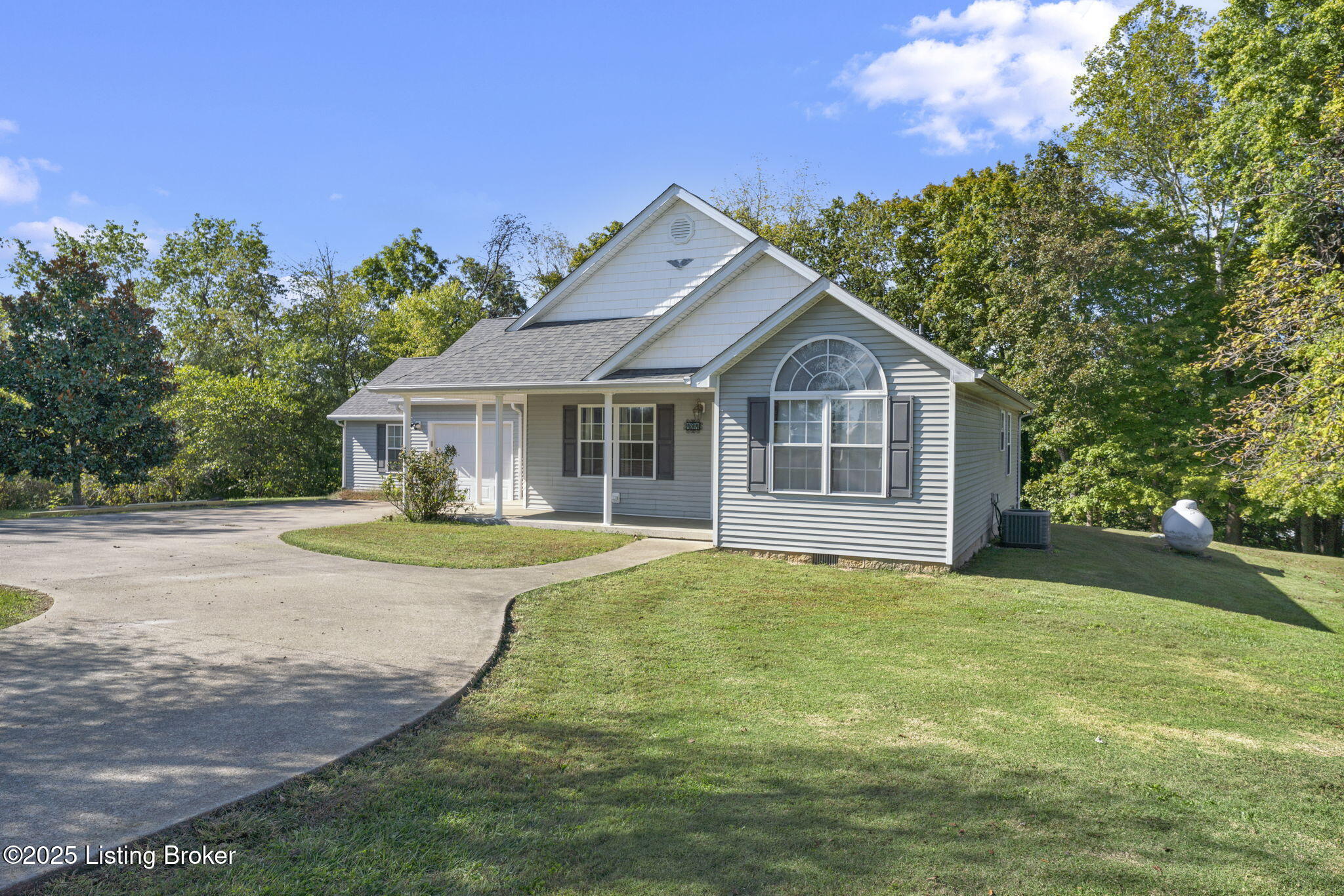 434 Jeanies Way Property Photo 5