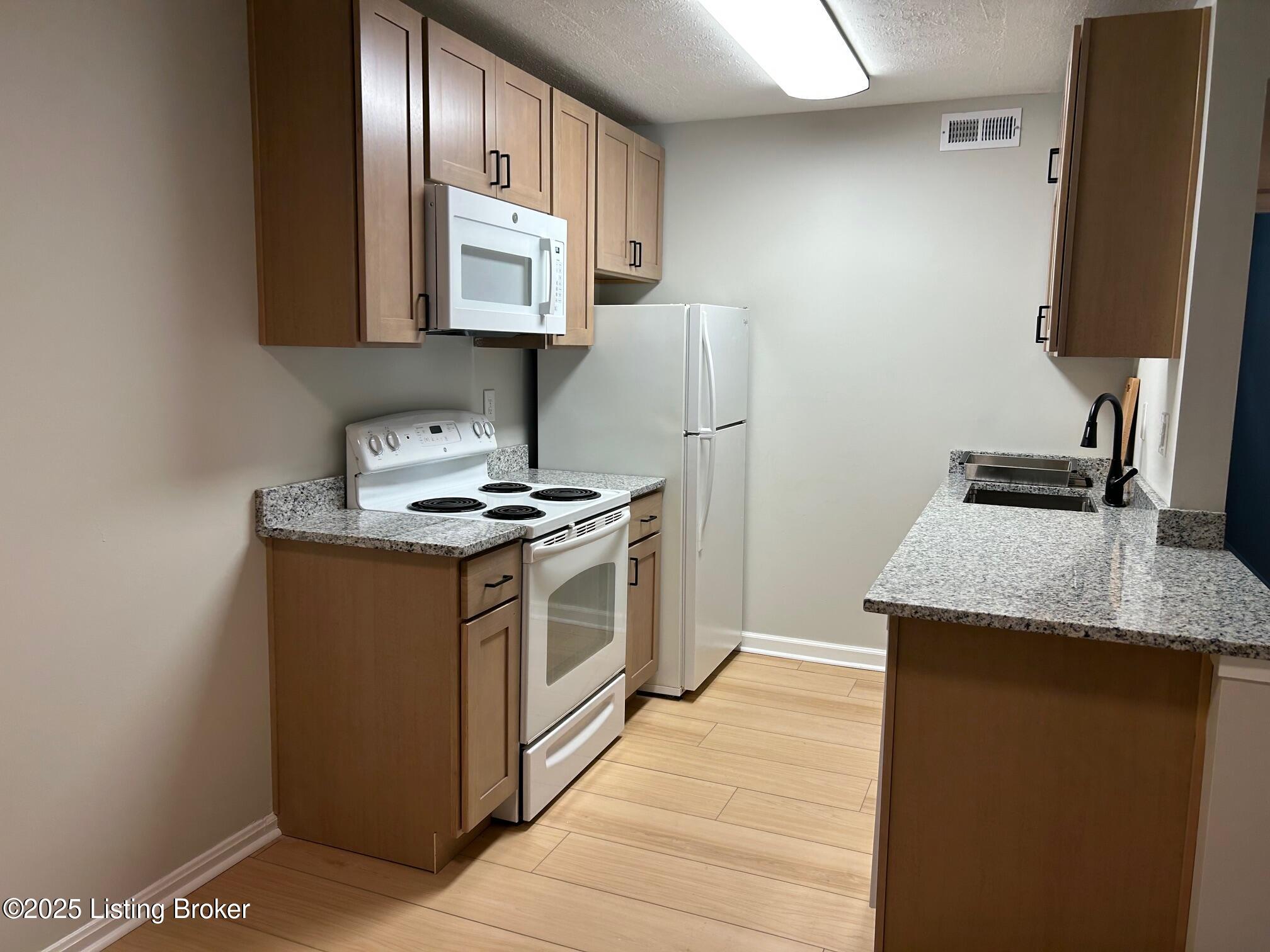2207 Alta Ave Property Photo 3