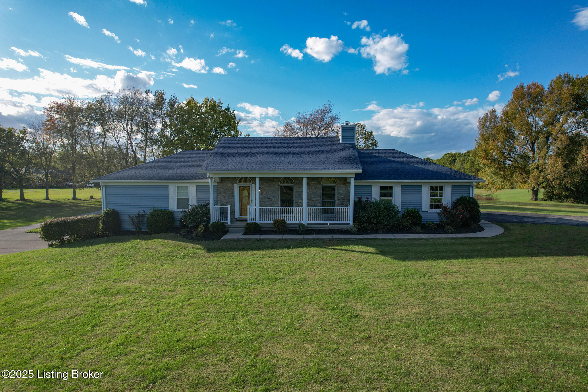 322 Fox Run Dr Property Photo 5