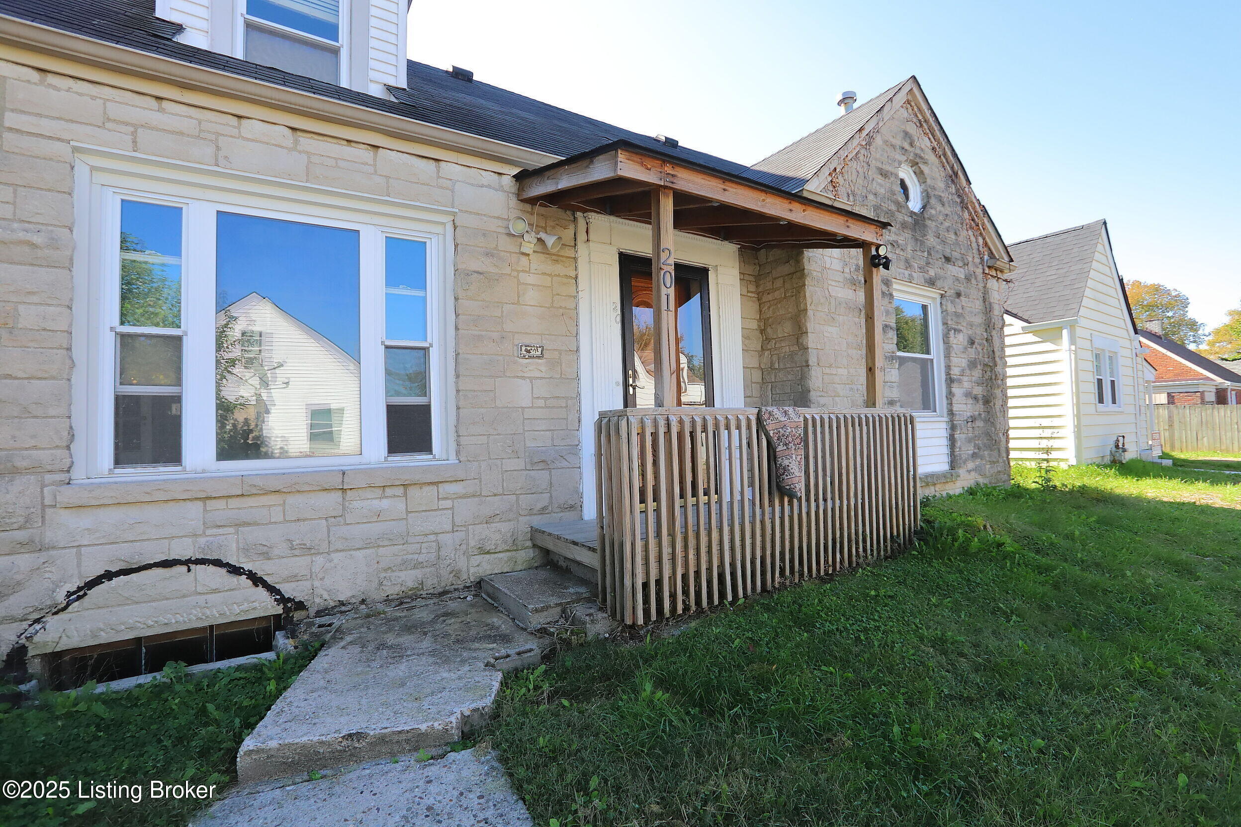201 Virginia Ct Property Photo 4