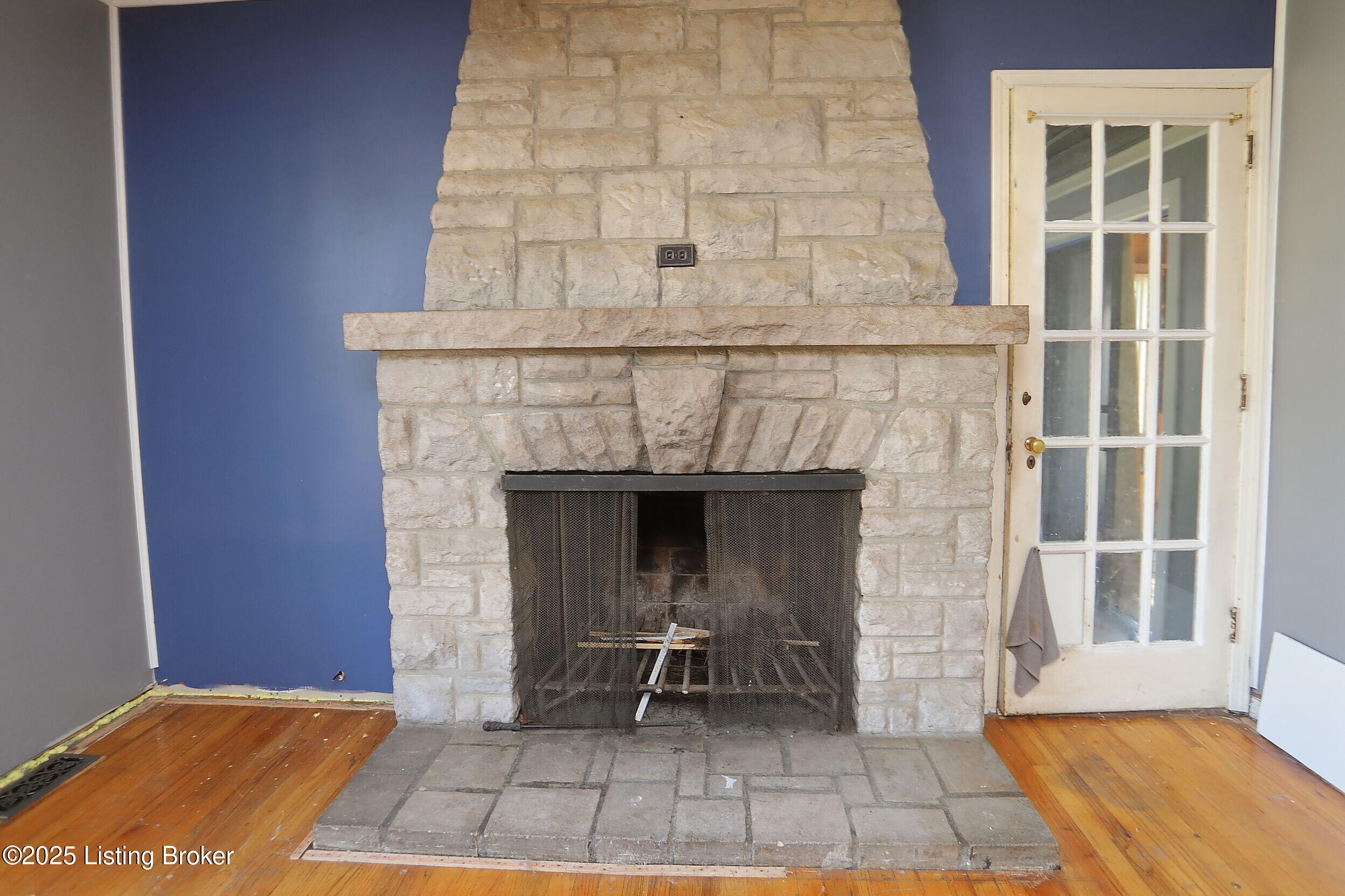 201 Virginia Ct Property Photo 9