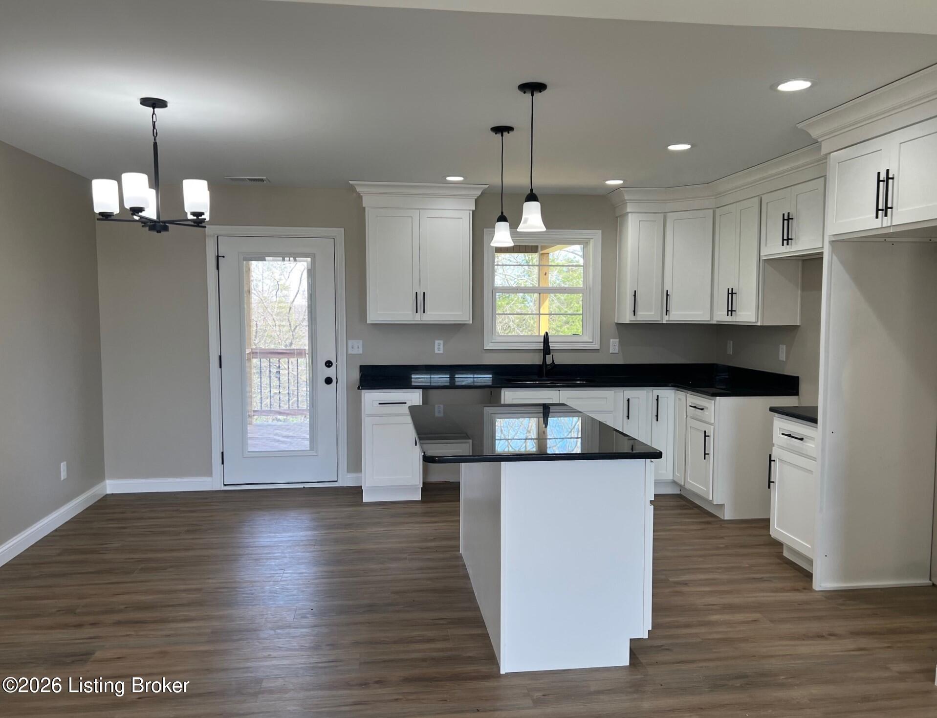 244 New Orleans Ct Property Photo 6