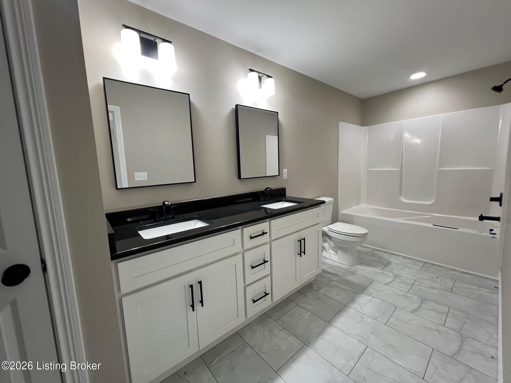 244 New Orleans Ct Property Photo 9