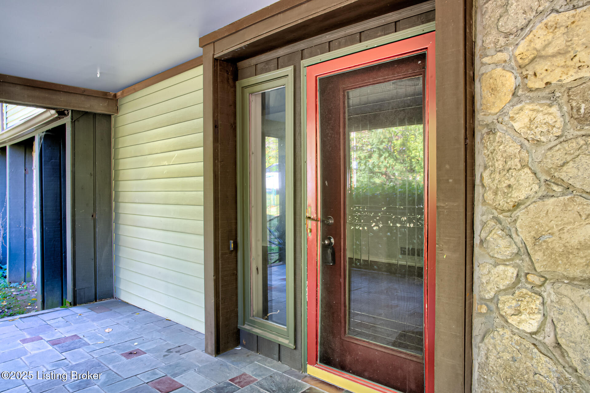 741 Middle Way Property Photo 6