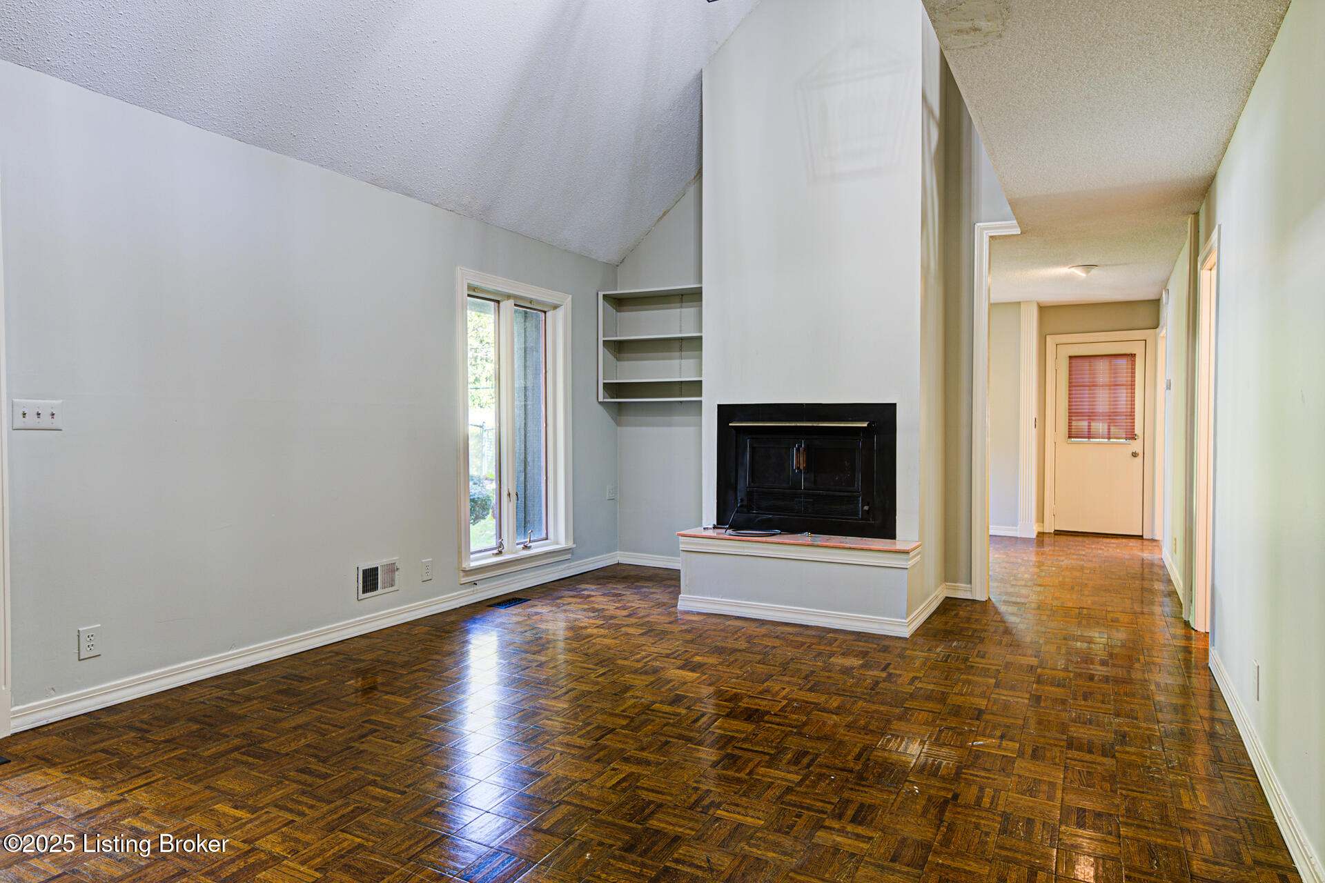 741 Middle Way Property Photo 10