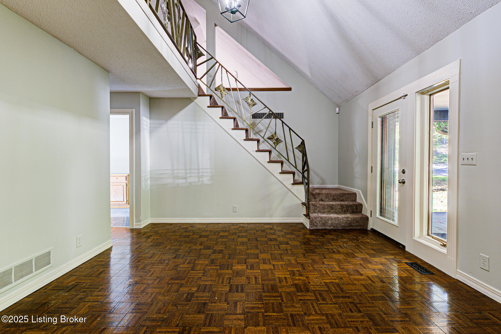 741 Middle Way Property Photo 11