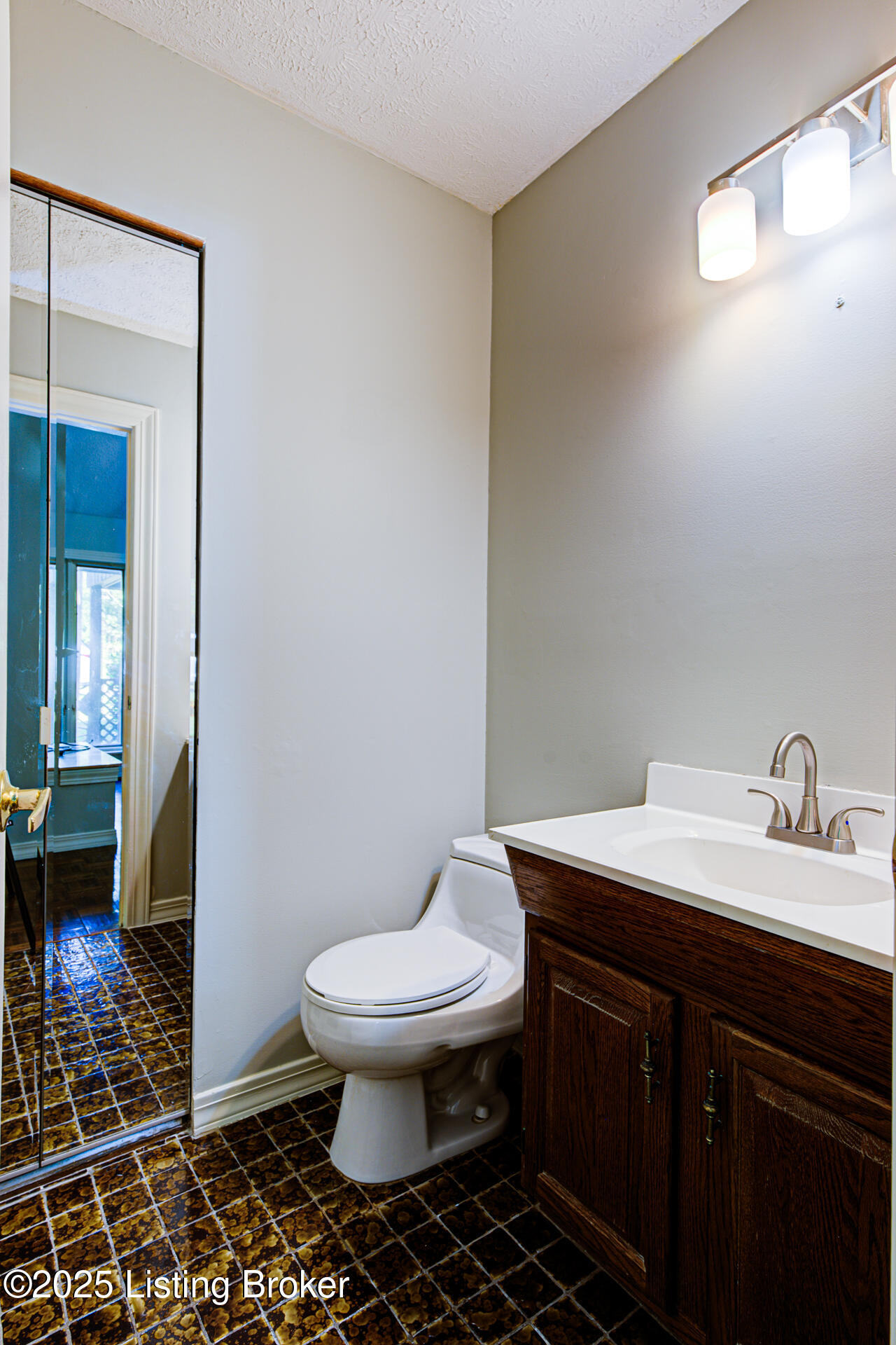 741 Middle Way Property Photo 13