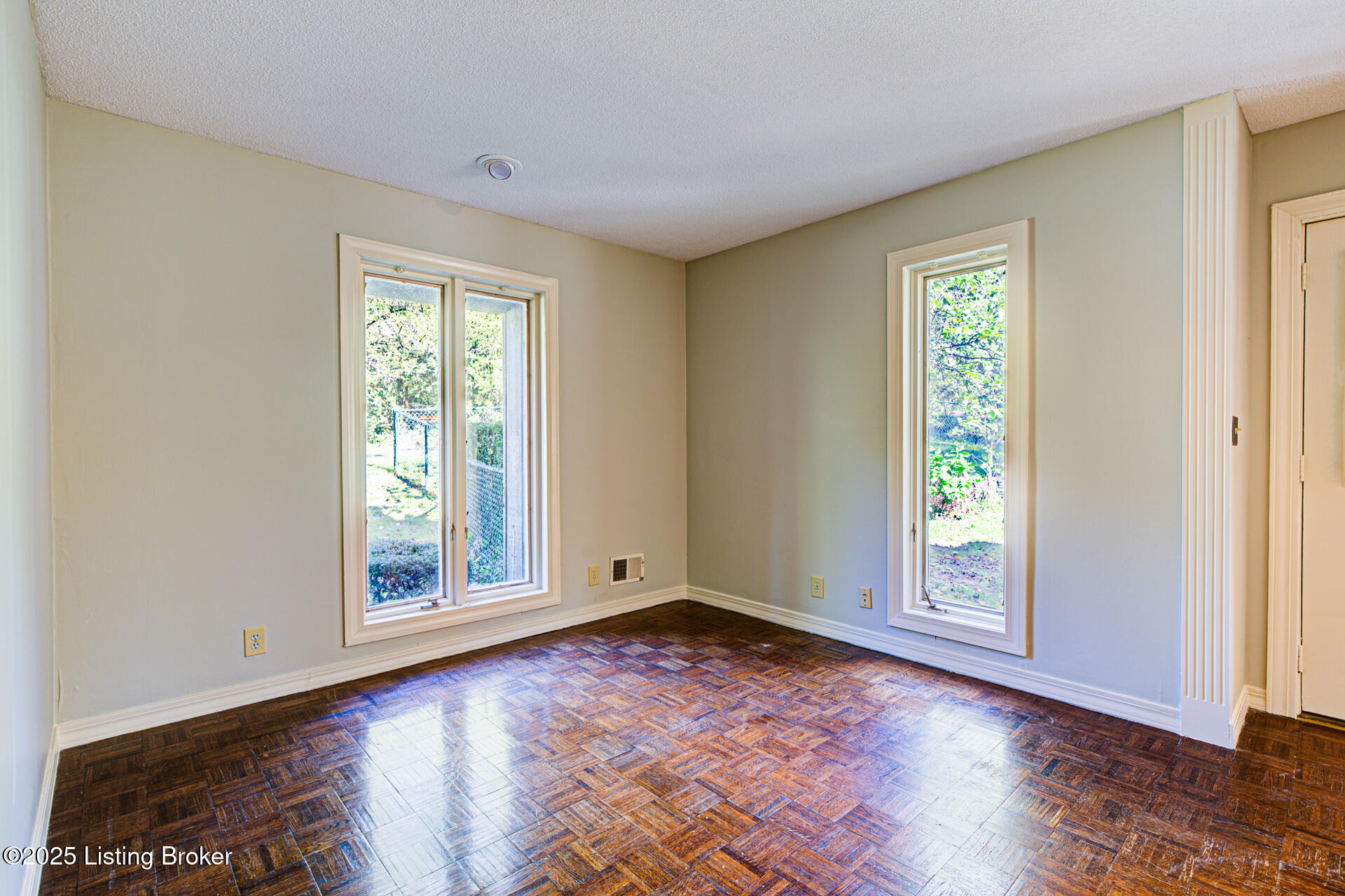 741 Middle Way Property Photo 14