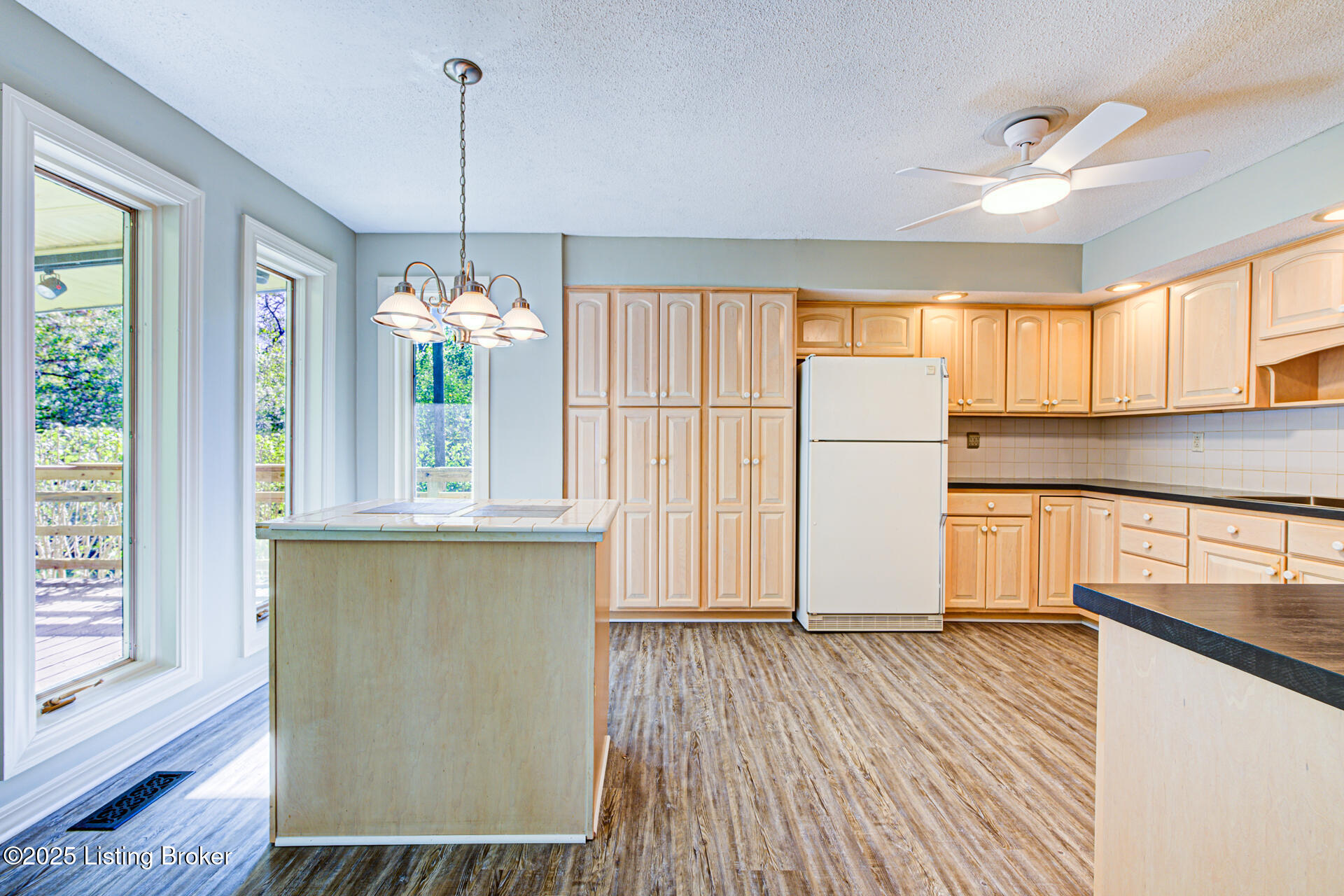741 Middle Way Property Photo 16