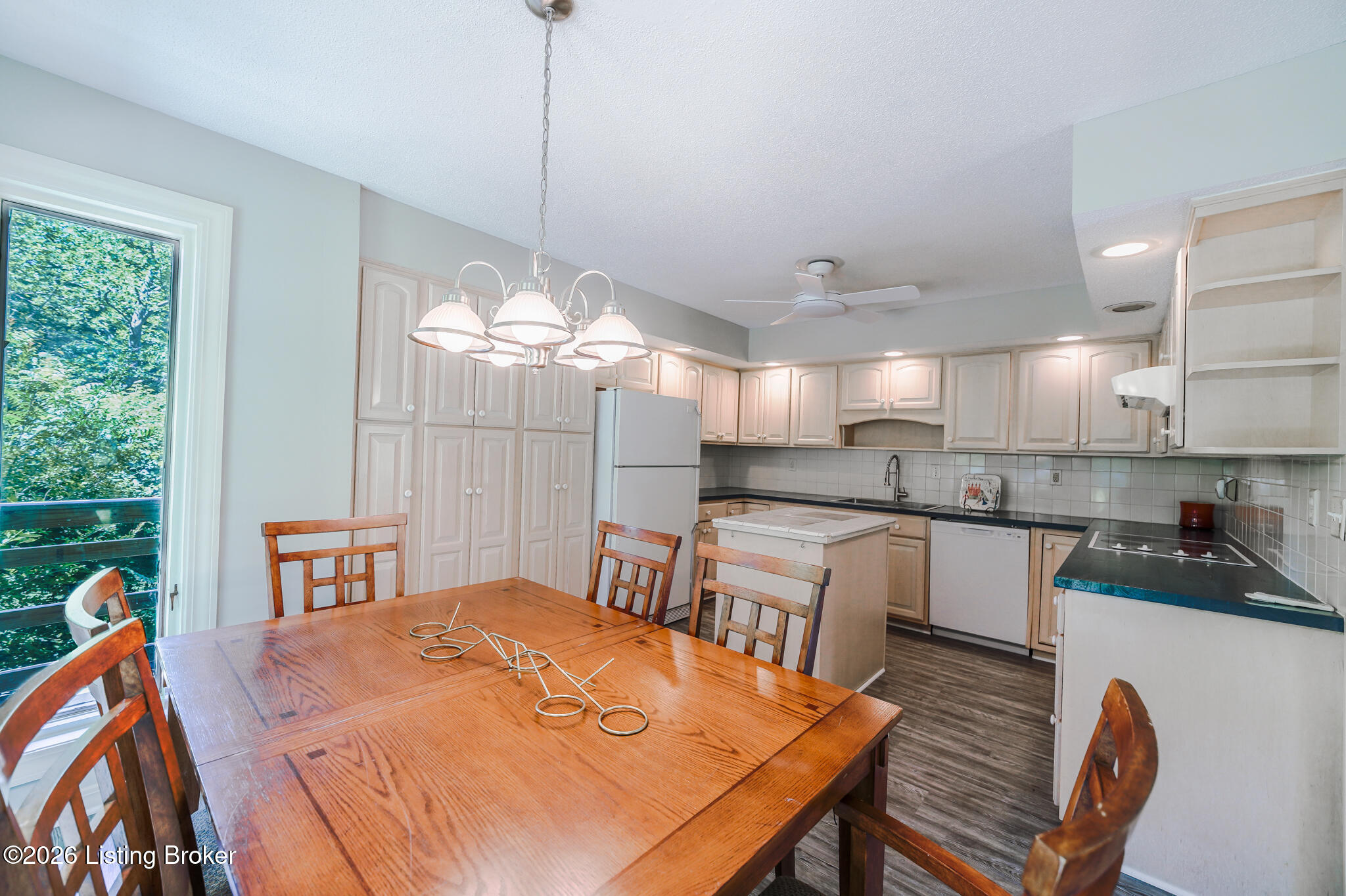 741 Middle Way Property Photo 17