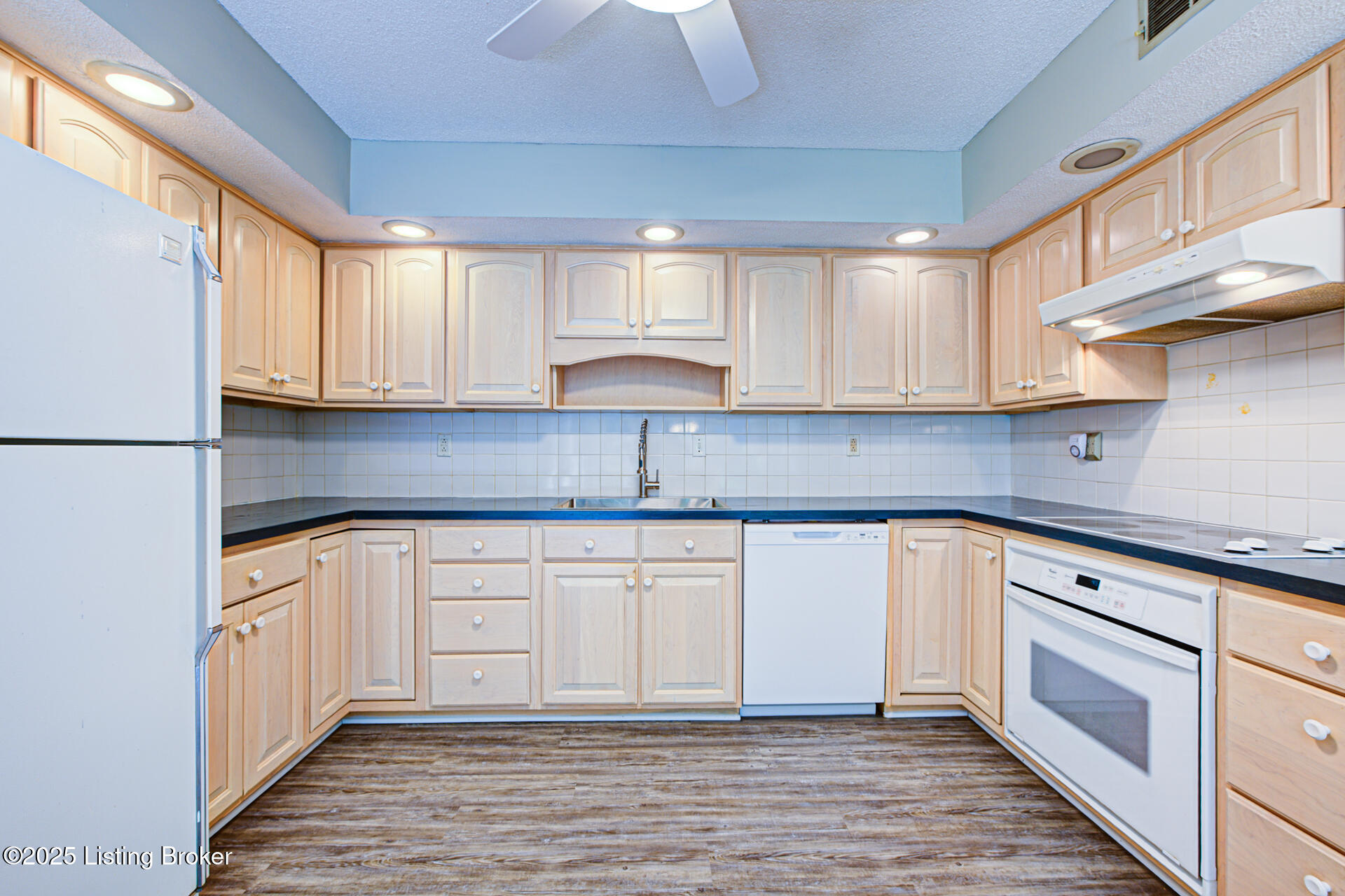 741 Middle Way Property Photo 19