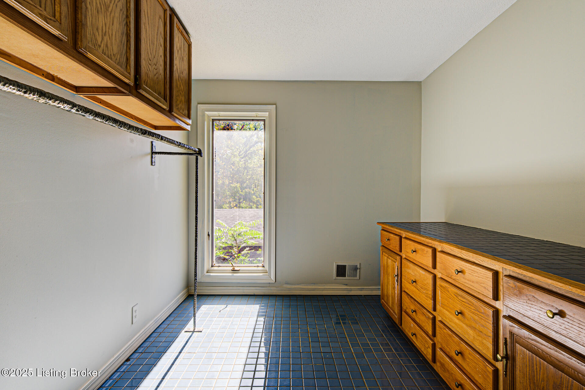 741 Middle Way Property Photo 27