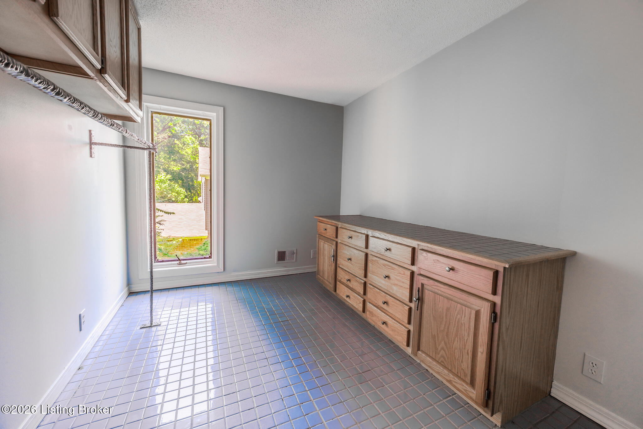 741 Middle Way Property Photo 28
