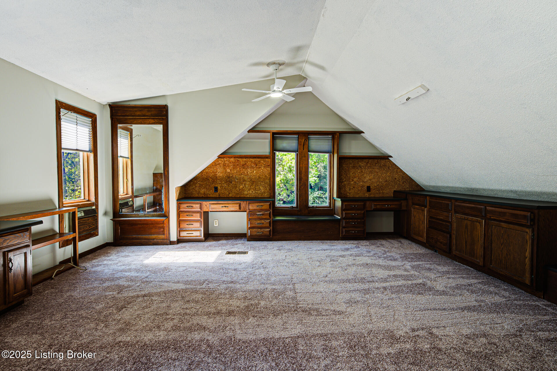 741 Middle Way Property Photo 31