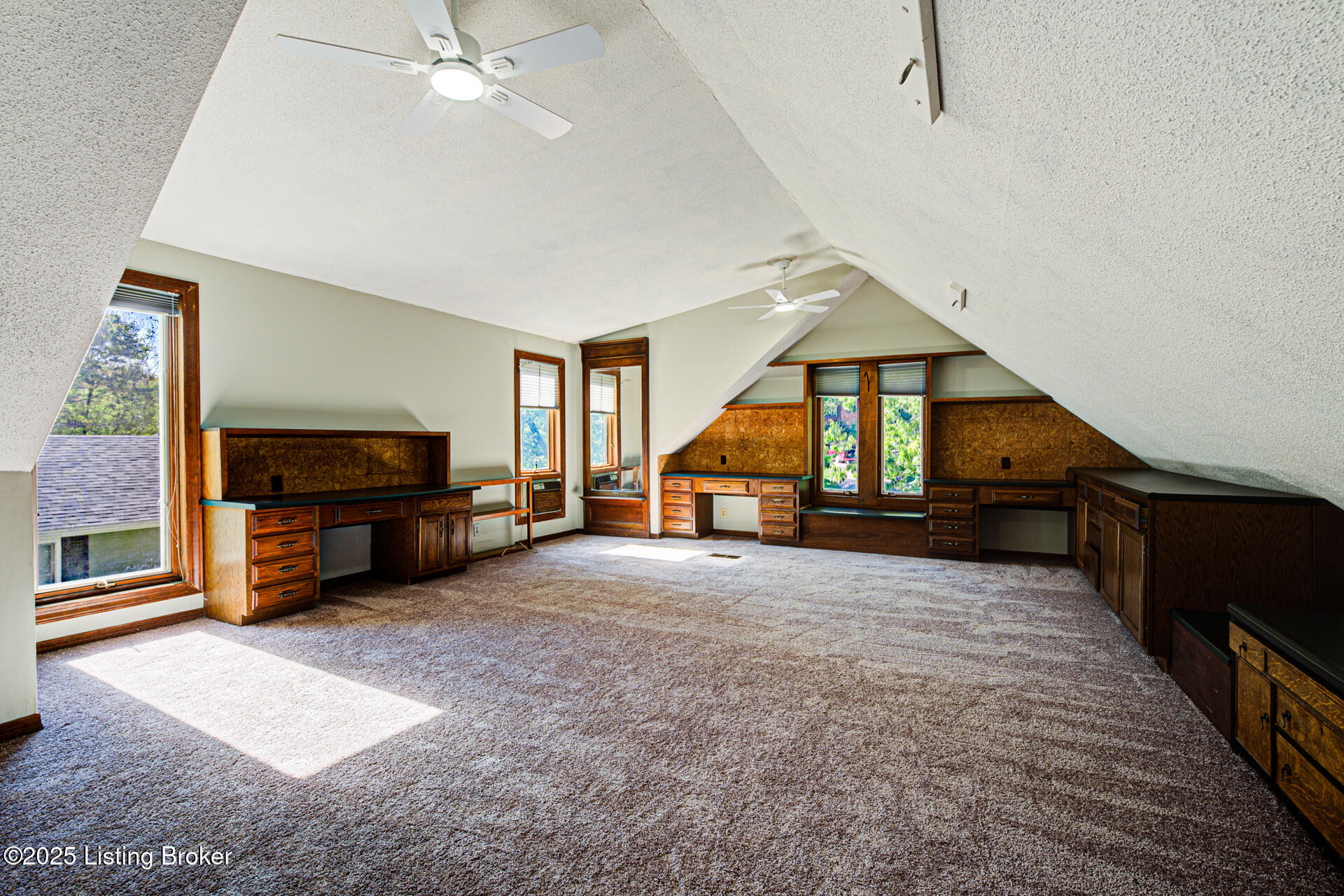 741 Middle Way Property Photo 32