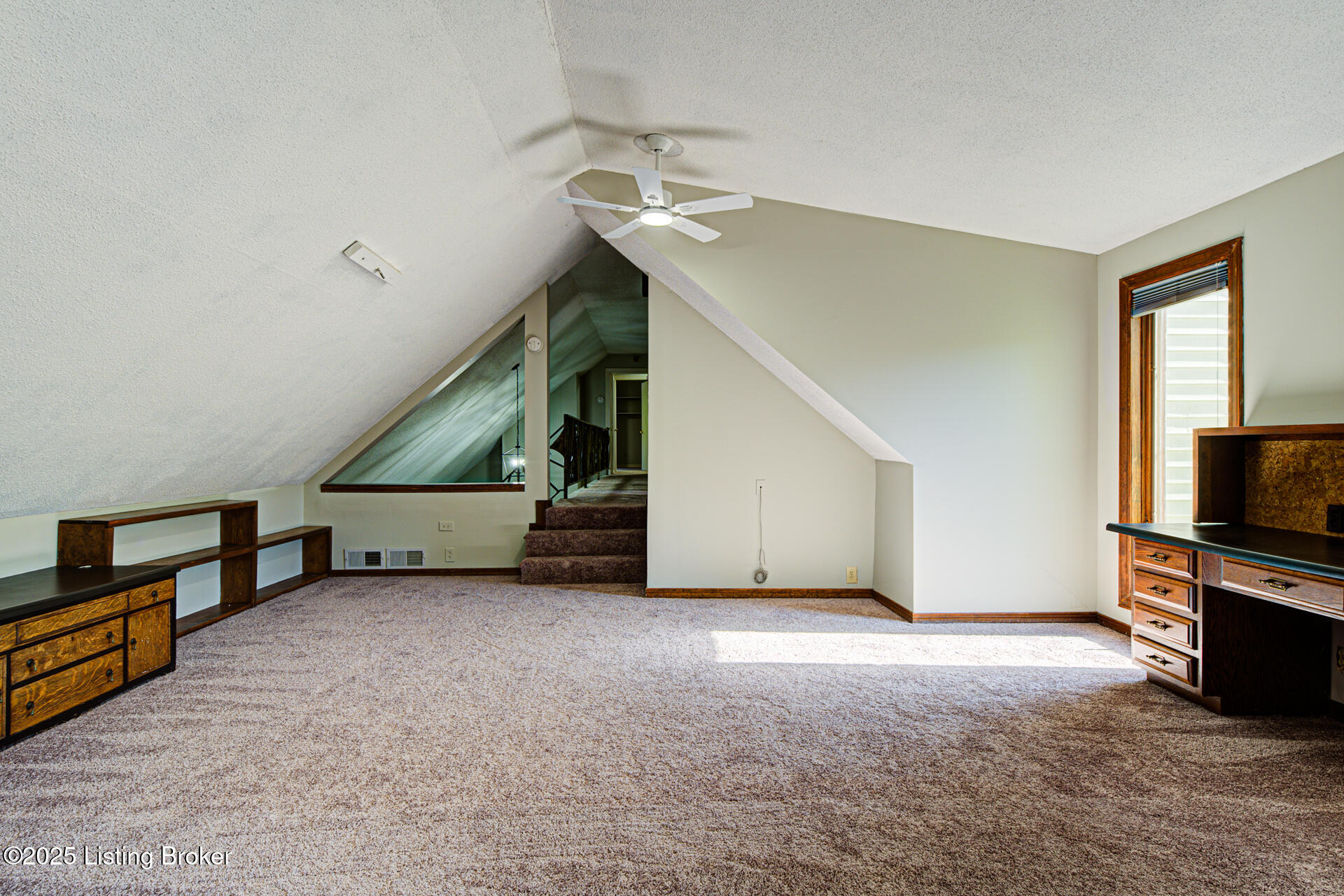 741 Middle Way Property Photo 33