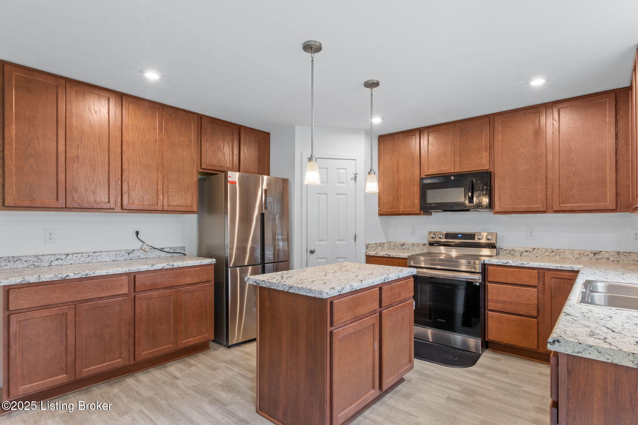 18076 Bridle Run Dr Property Photo 4