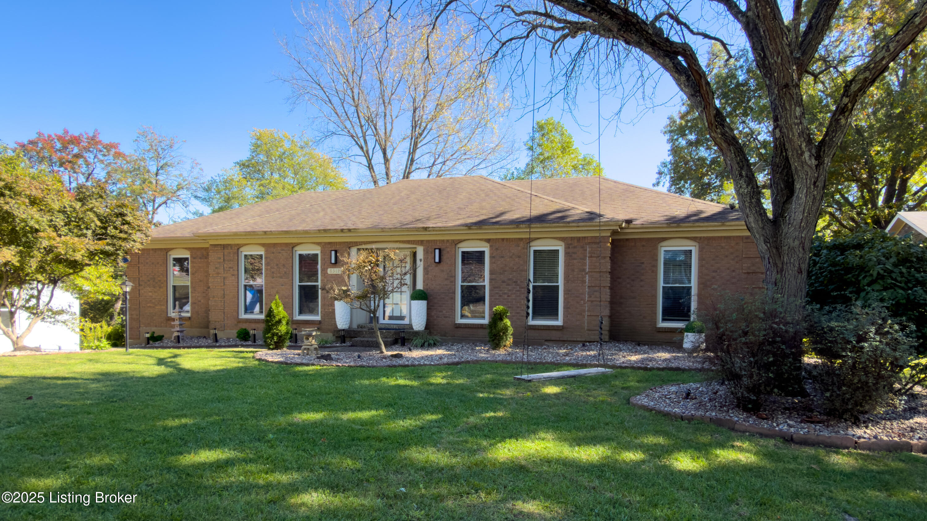 8311 Pine Grove Ct Property Photo 3