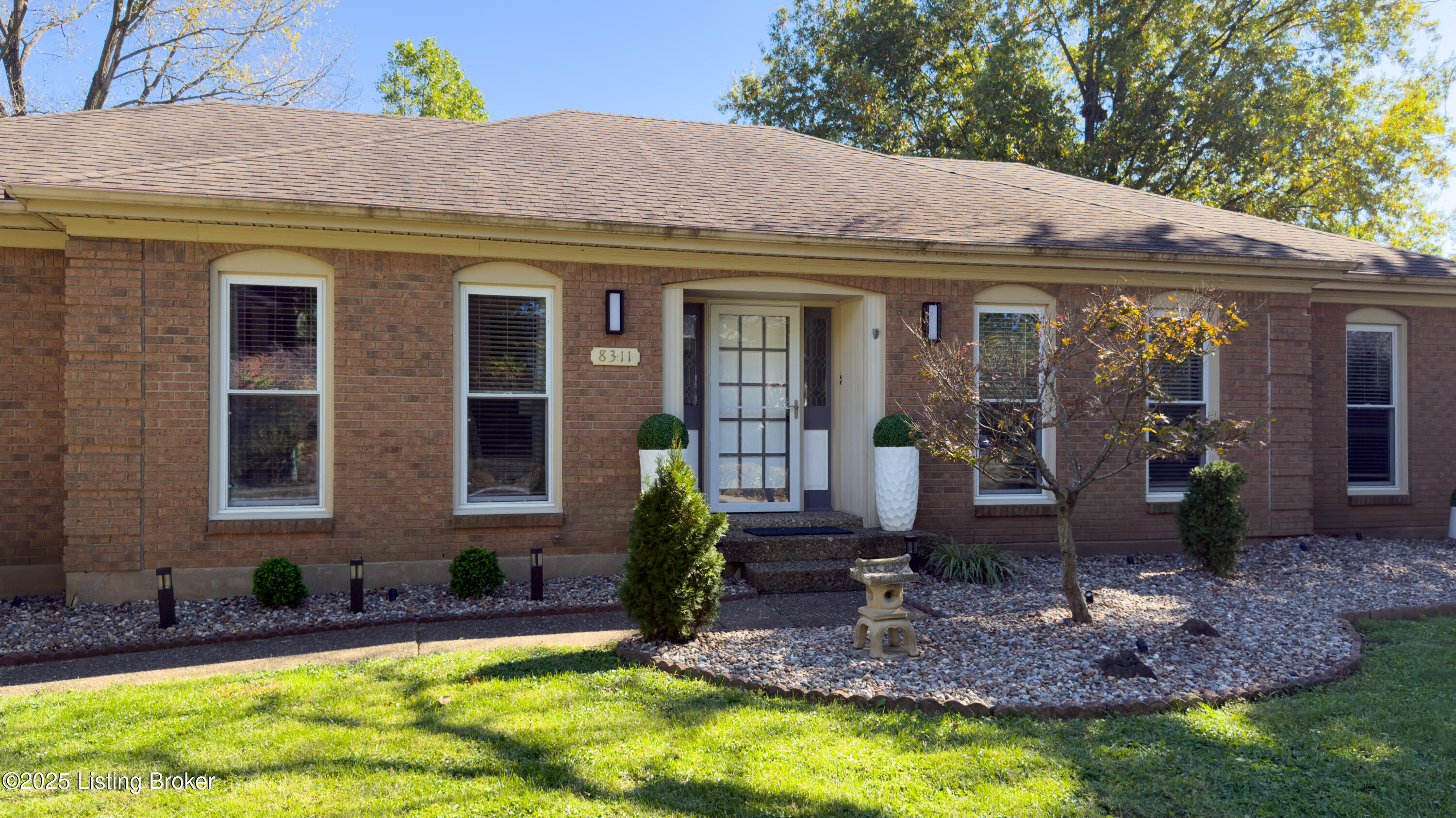8311 Pine Grove Ct Property Photo 4