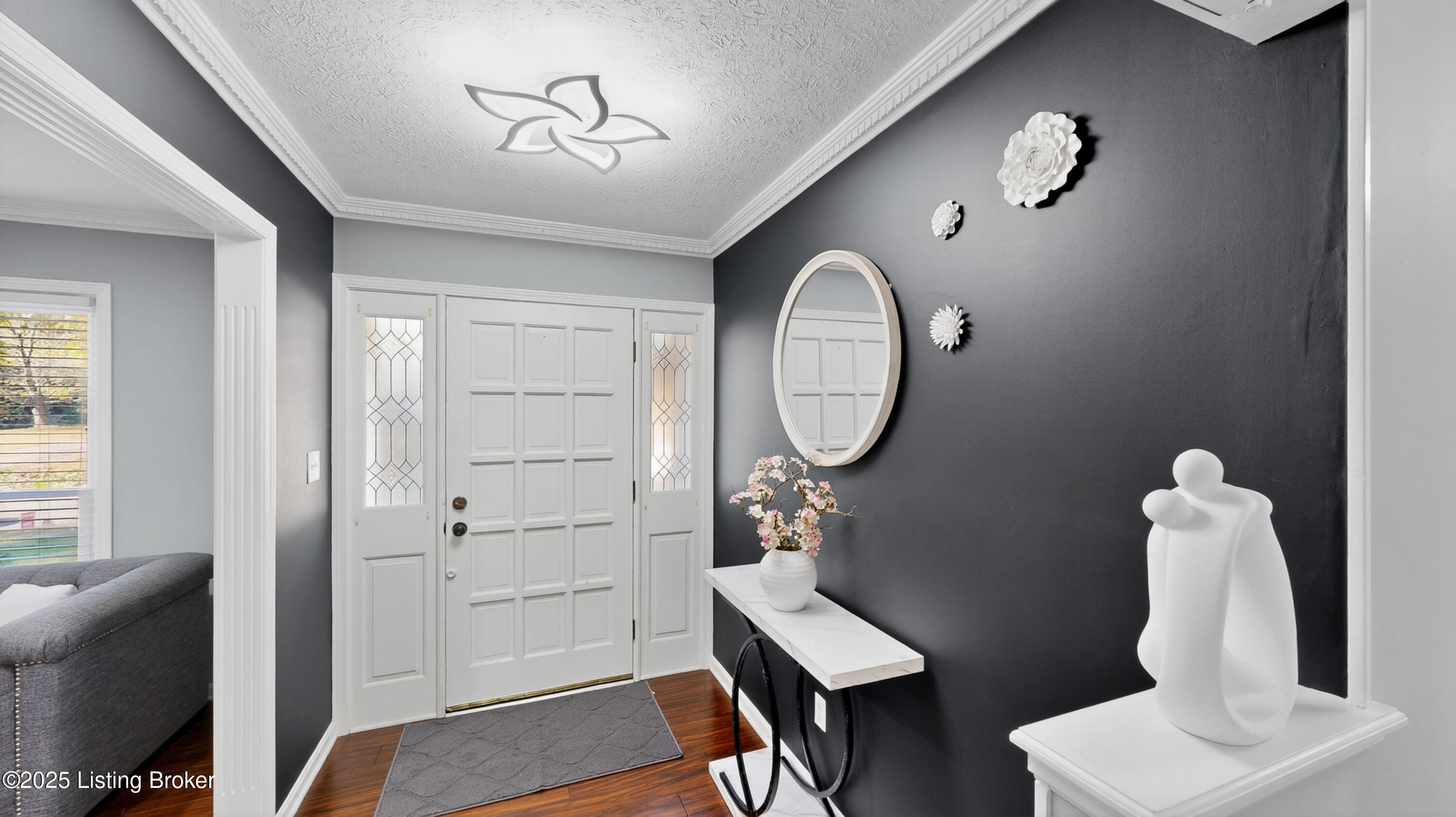 8311 Pine Grove Ct Property Photo 5