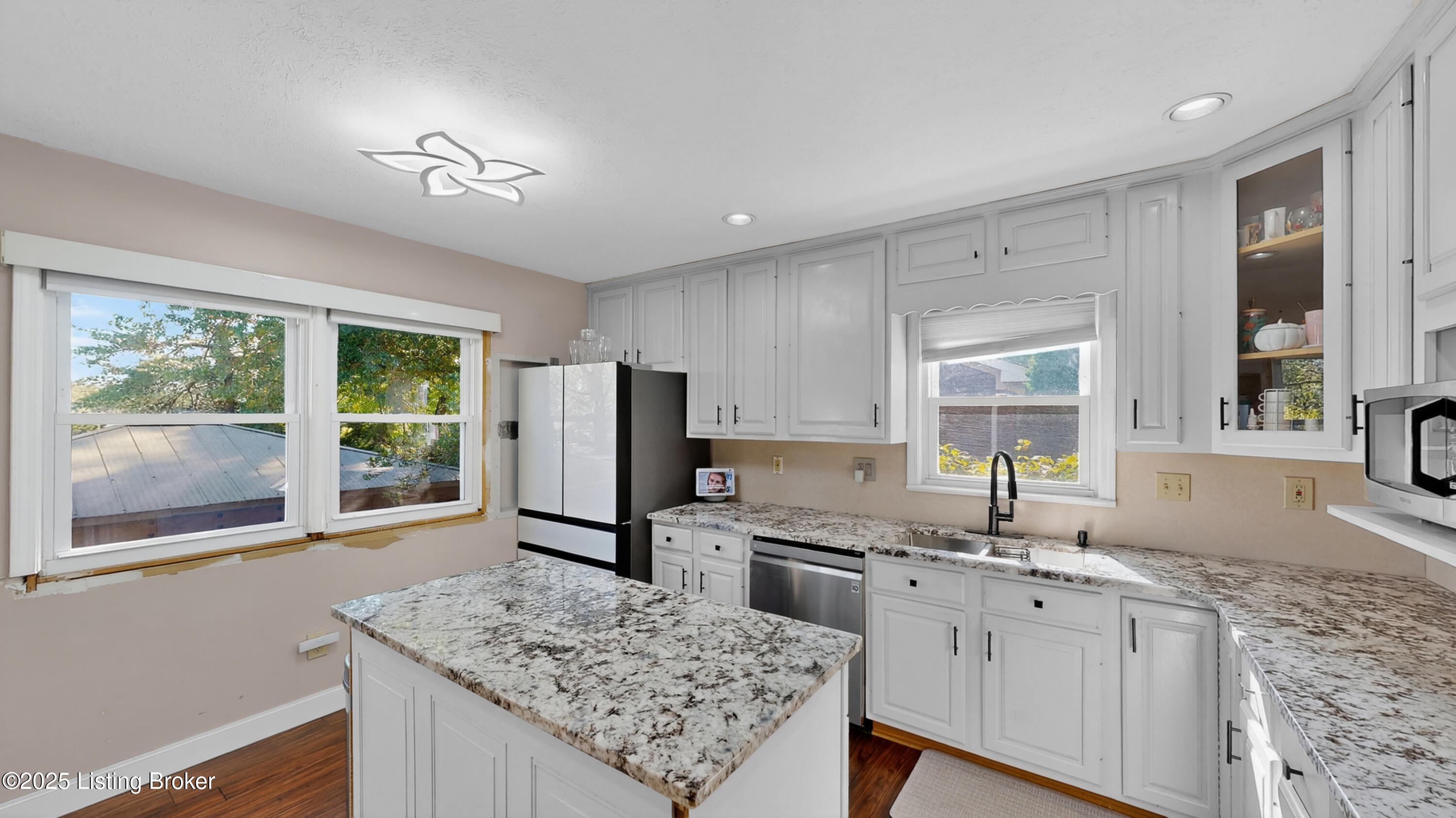8311 Pine Grove Ct Property Photo 17