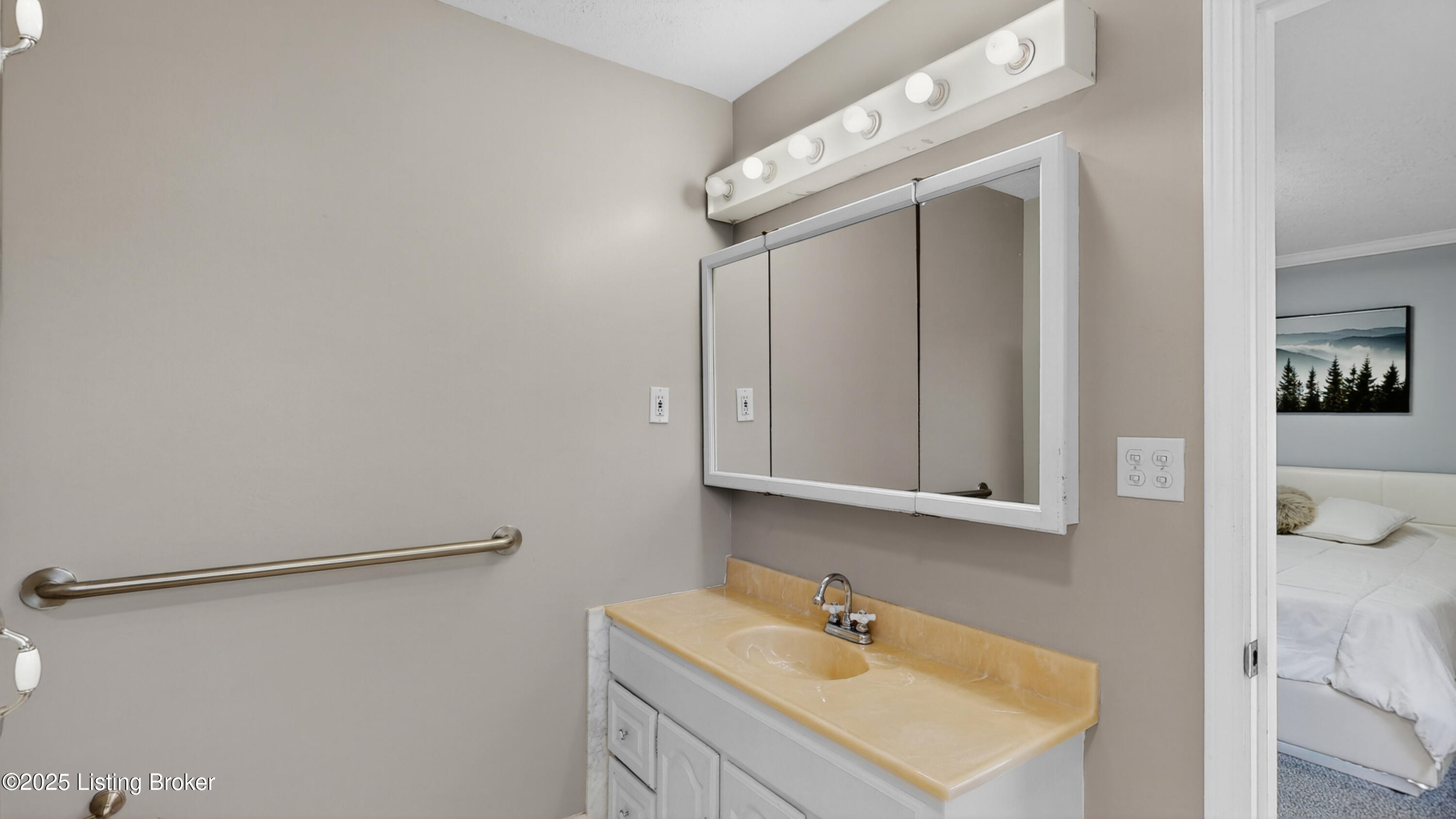 8311 Pine Grove Ct Property Photo 20