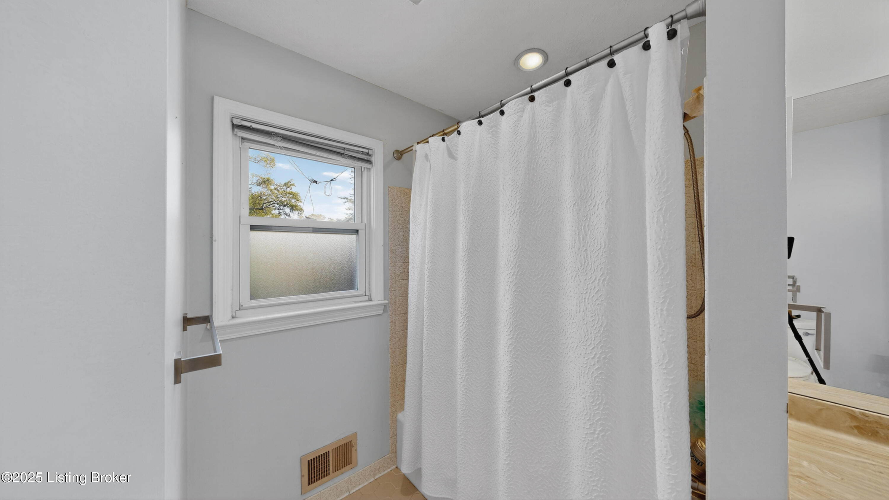 8311 Pine Grove Ct Property Photo 27