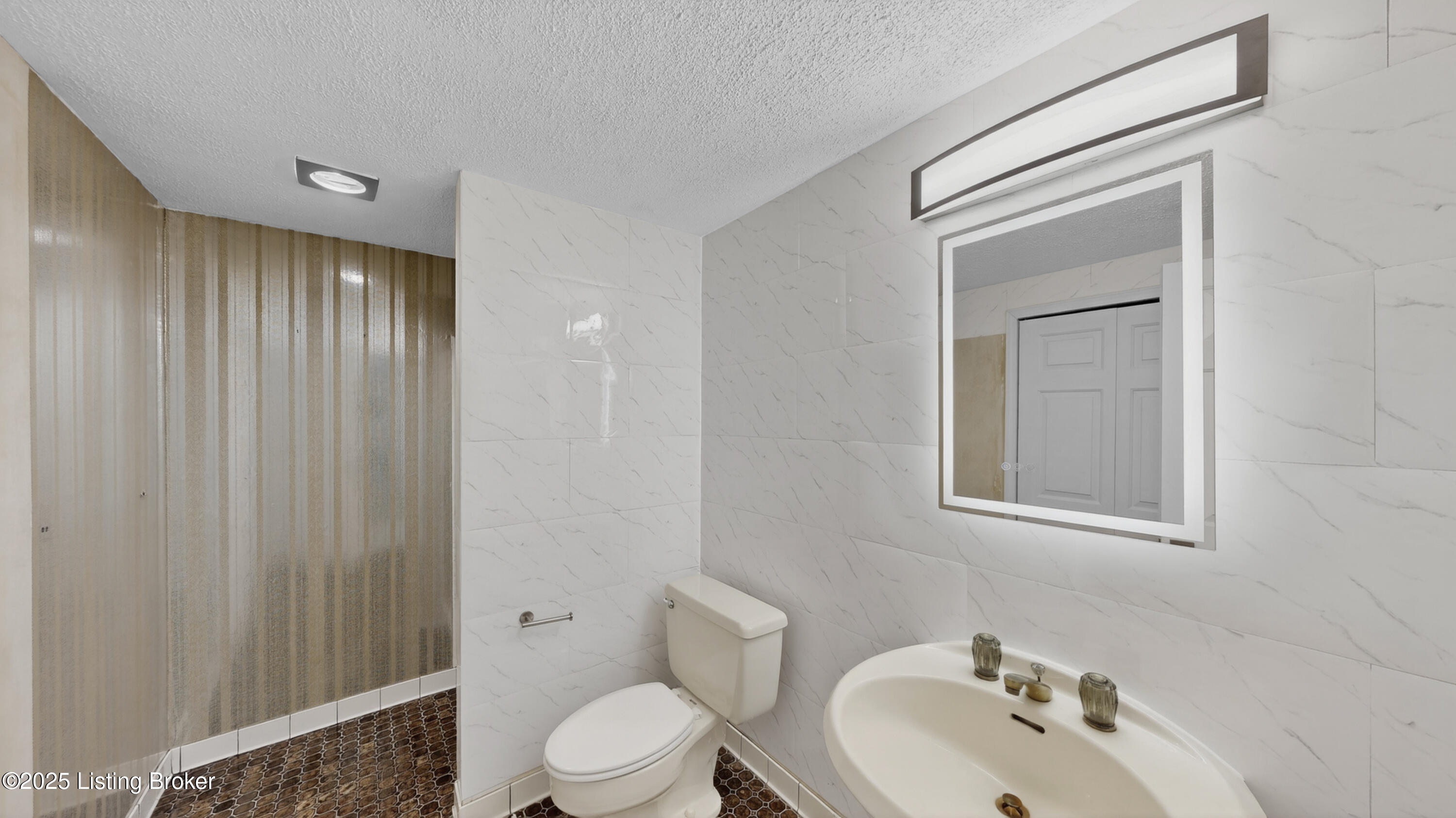 8311 Pine Grove Ct Property Photo 35