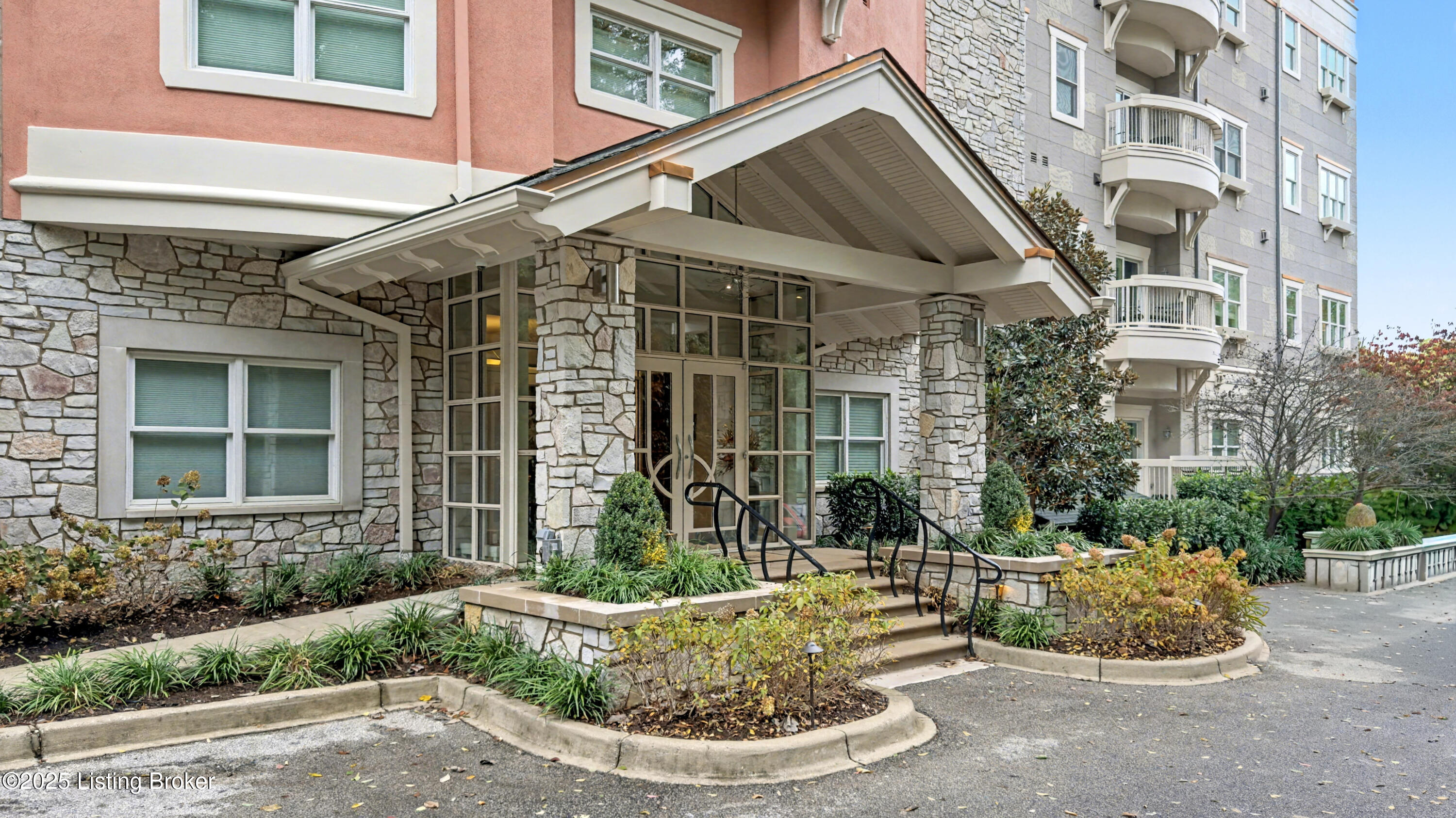 1409 Mockingbird Terrace Dr Unit 104 Property Photo 1