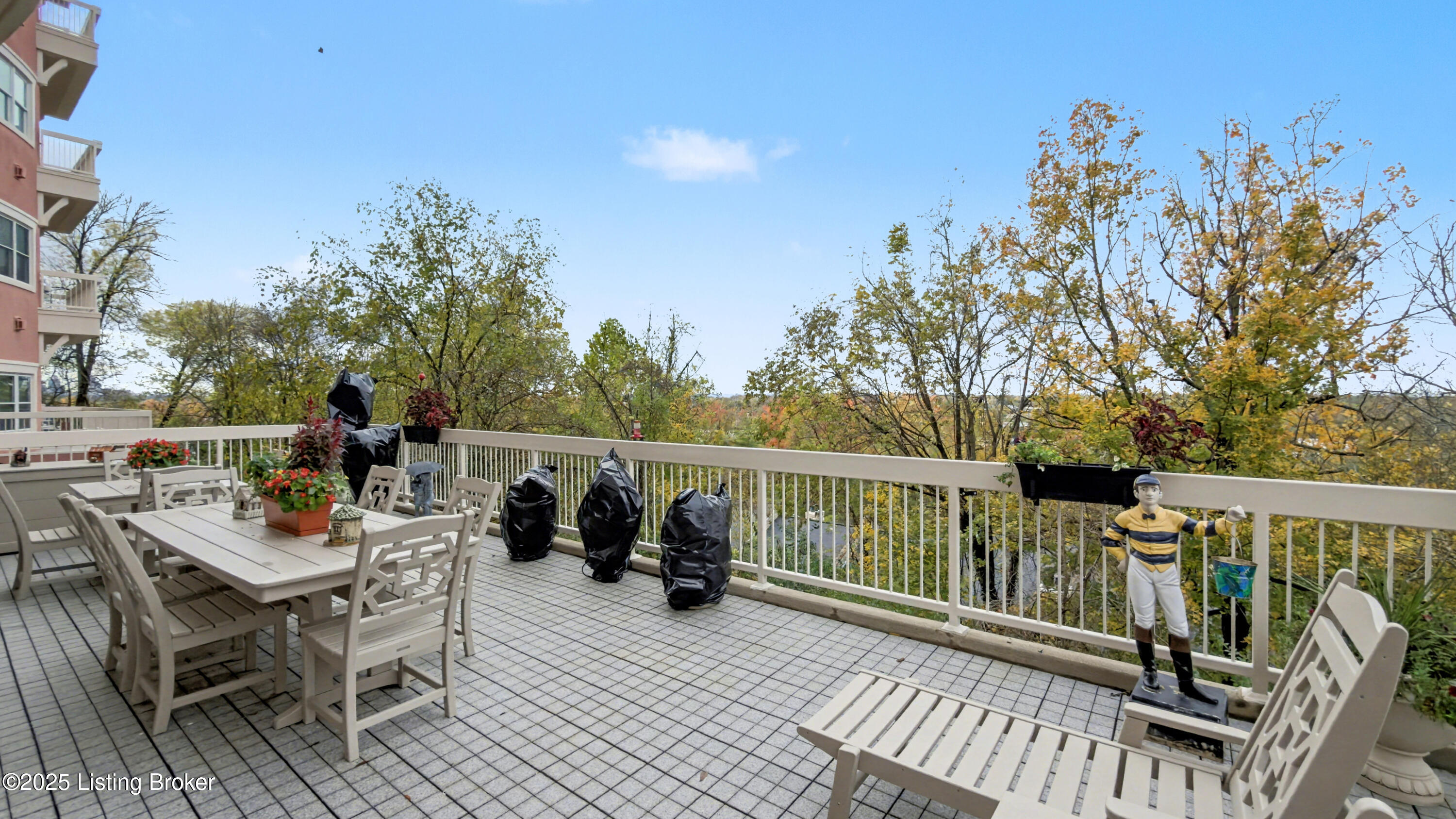 1409 Mockingbird Terrace Dr Unit 104 Property Photo 34