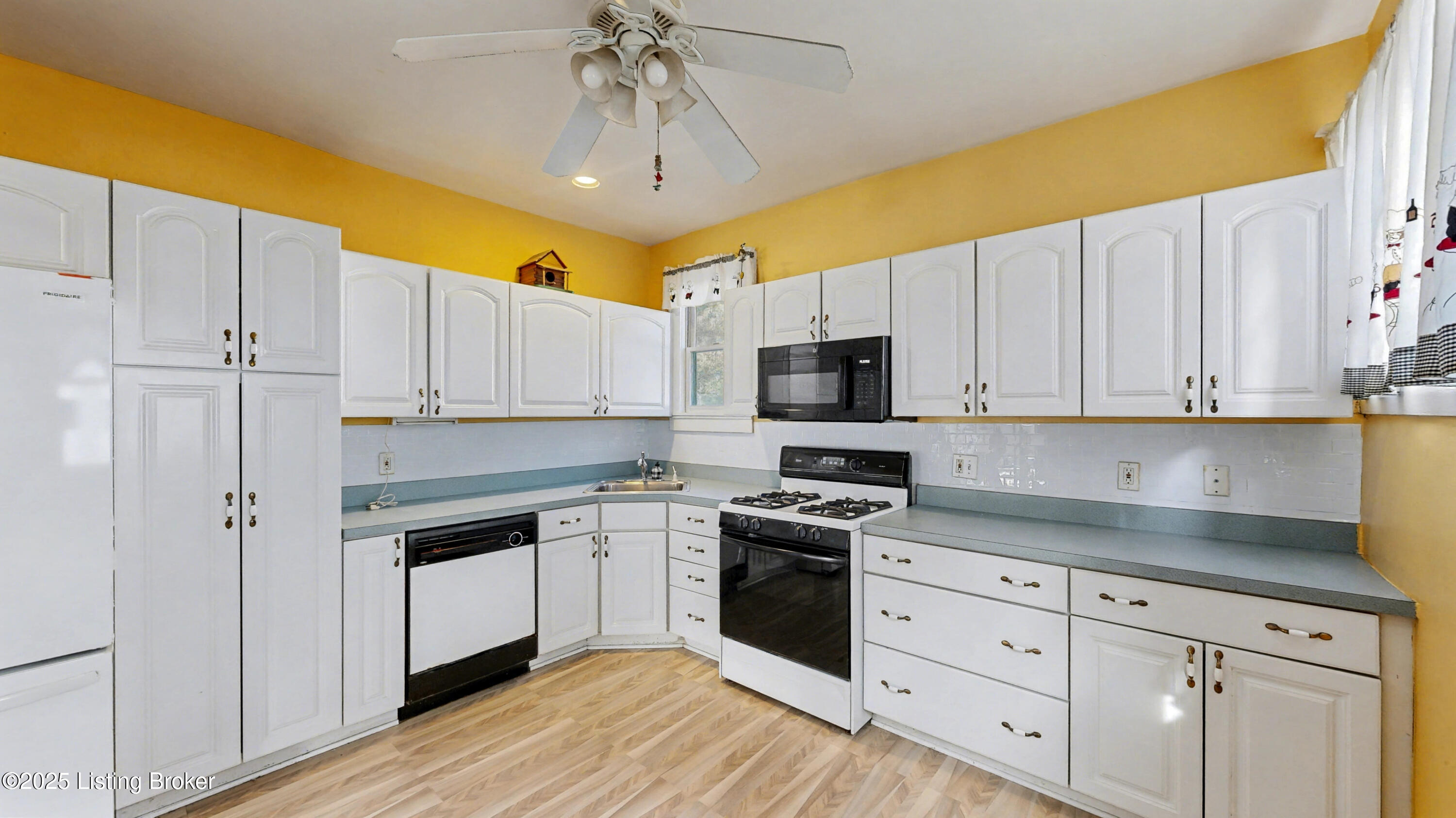 219 Pennsylvania Ave Property Photo 14