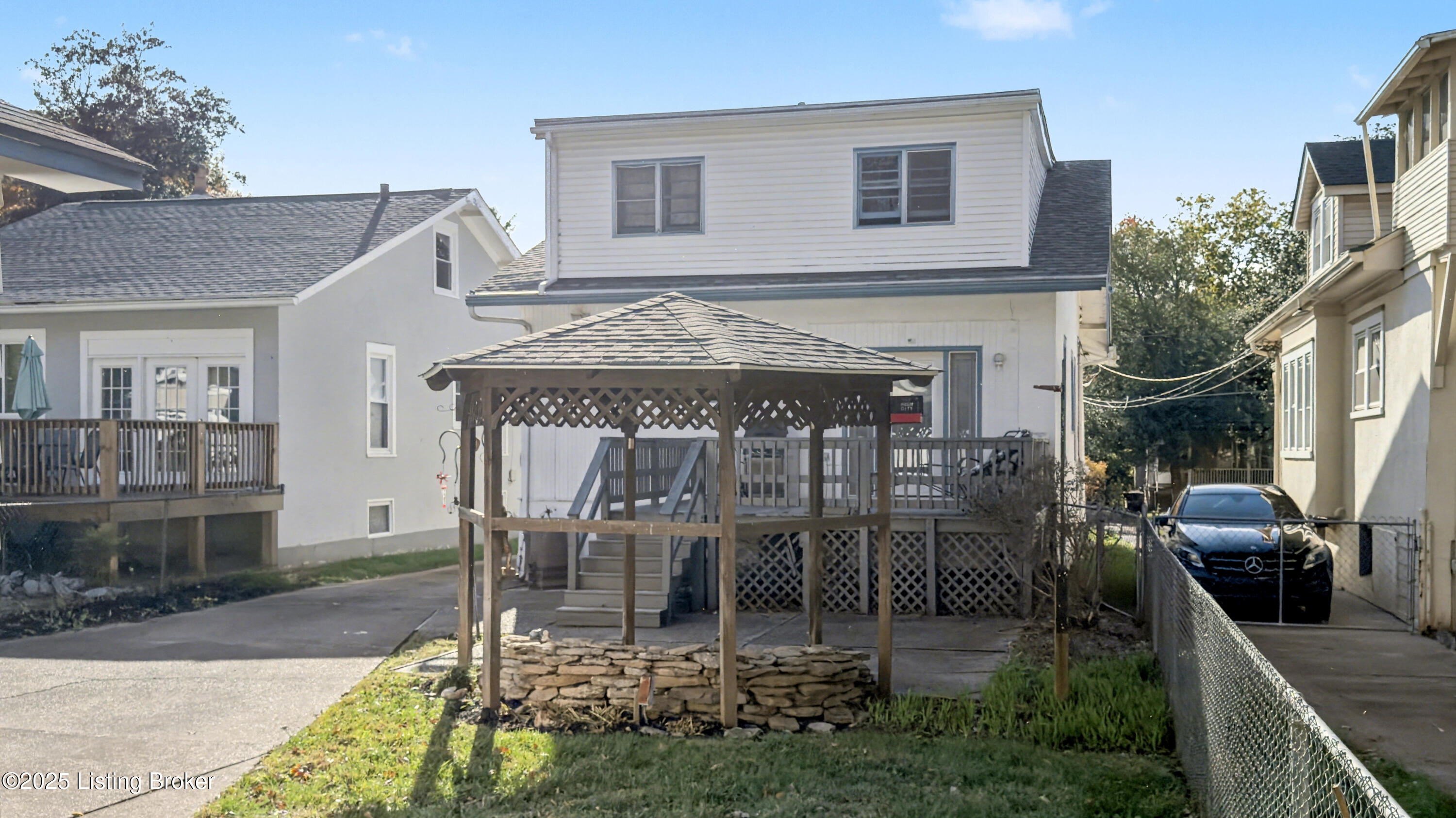 219 Pennsylvania Ave Property Photo 38