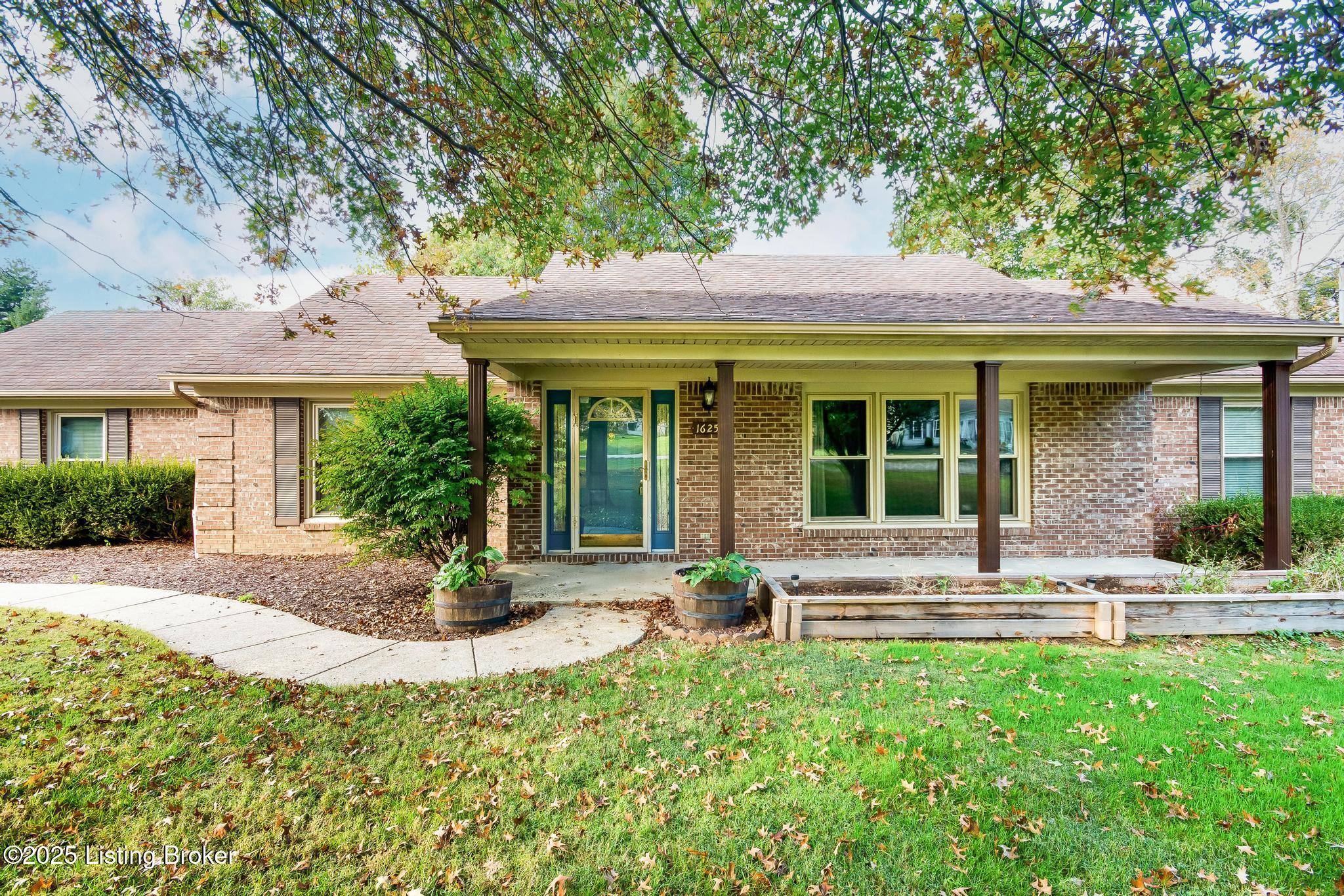 1625 Tina Ct Property Photo 3