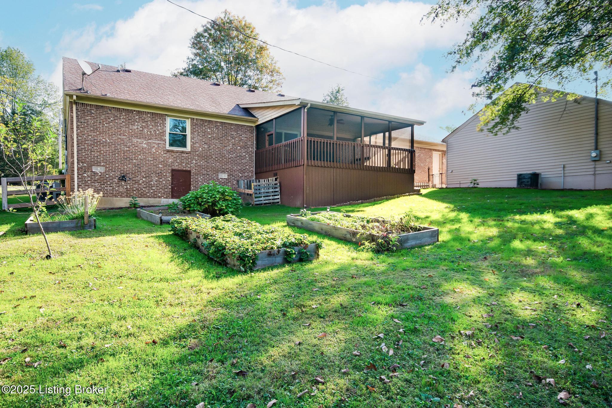 1625 Tina Ct Property Photo 25