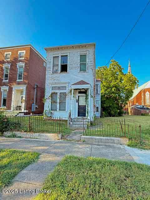2237 W Jefferson St Property Photo 4