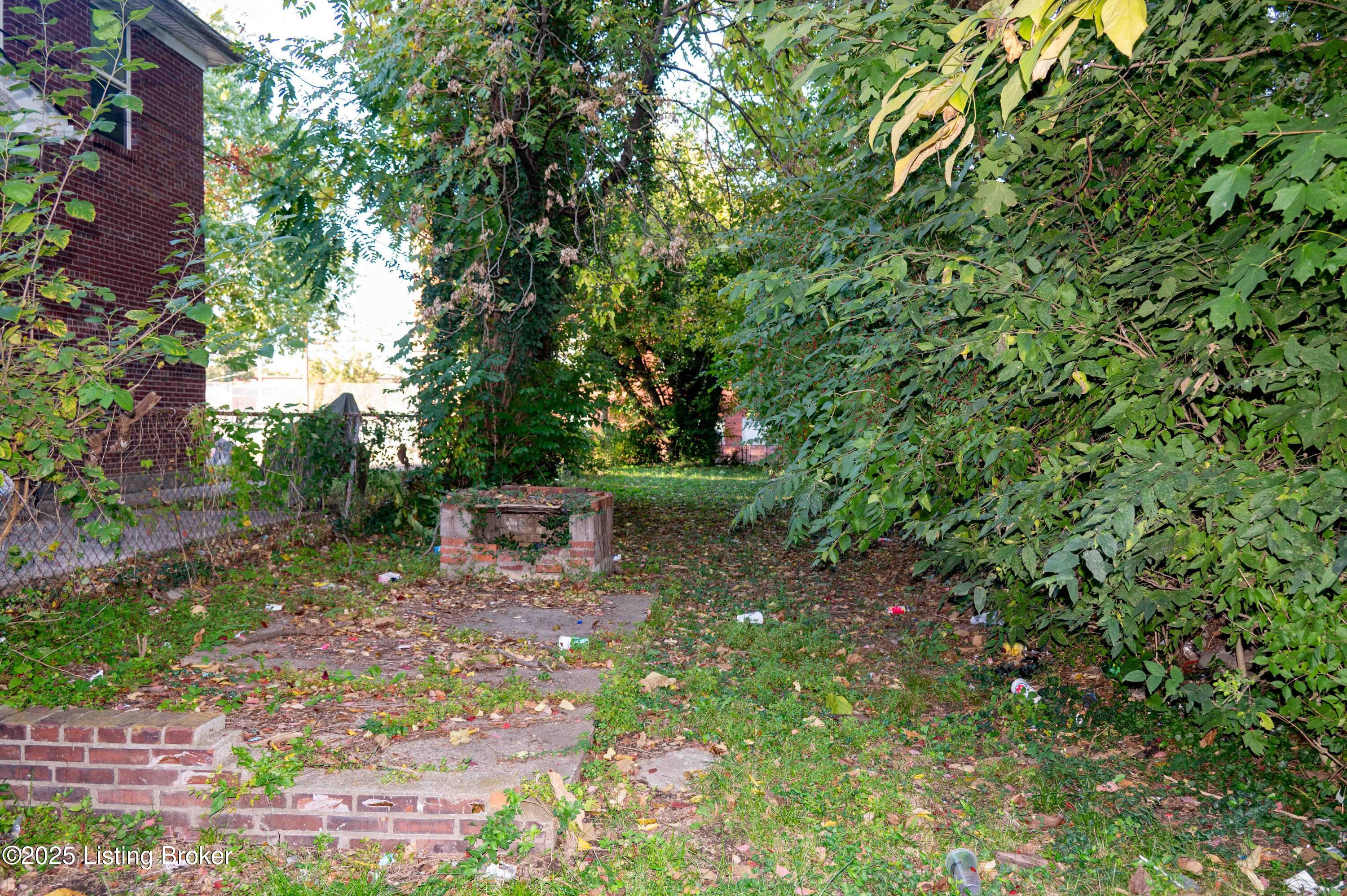 2237 W Jefferson St Property Photo 9