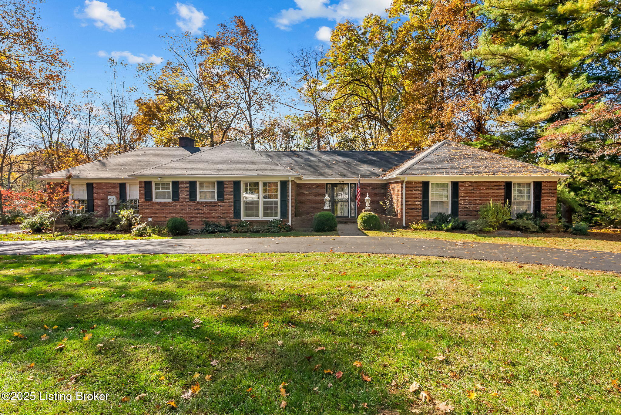 7604 Briarwood Dr Property Photo 1
