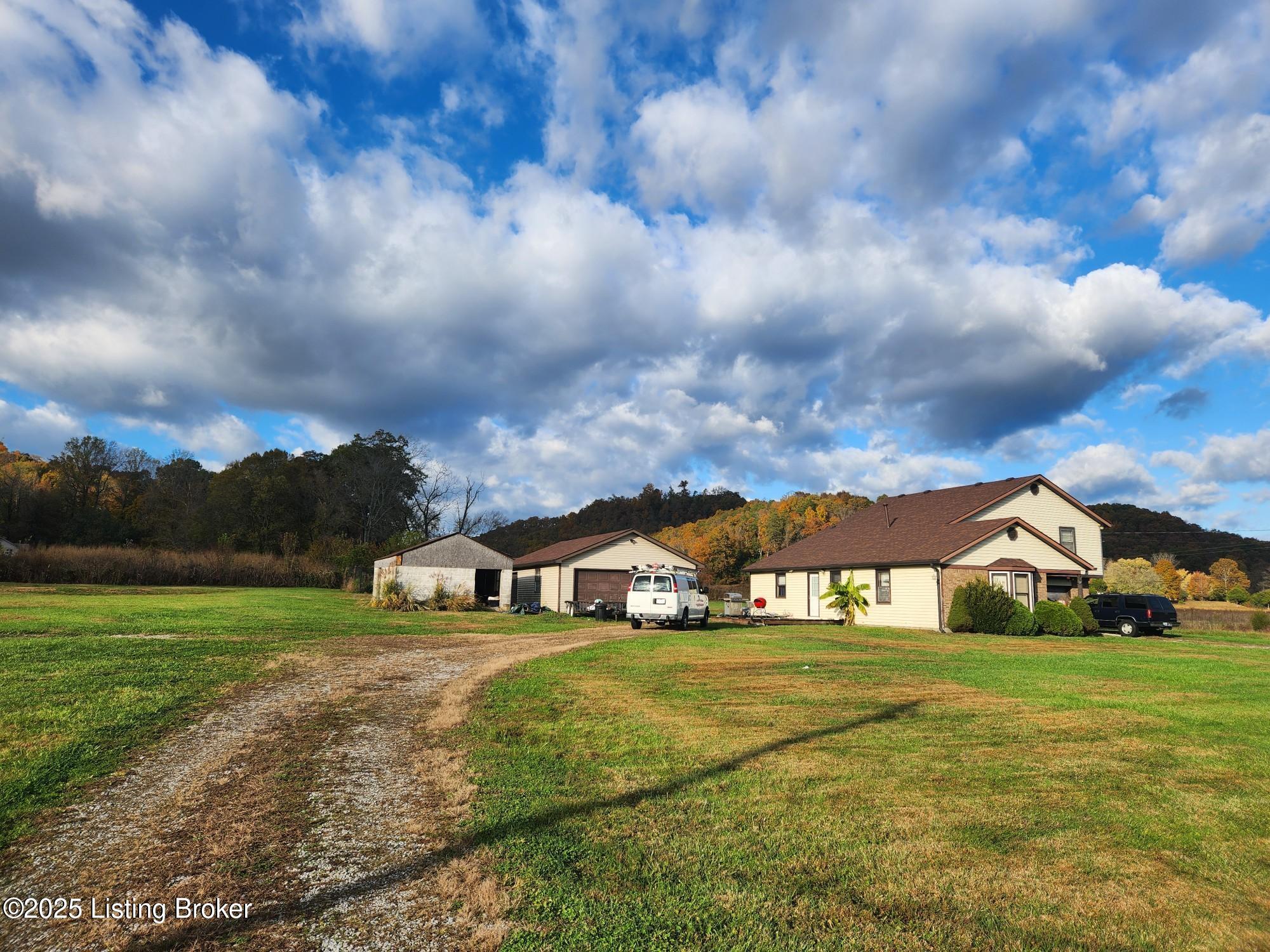 2381 Knob Creek Rd Property Photo 6